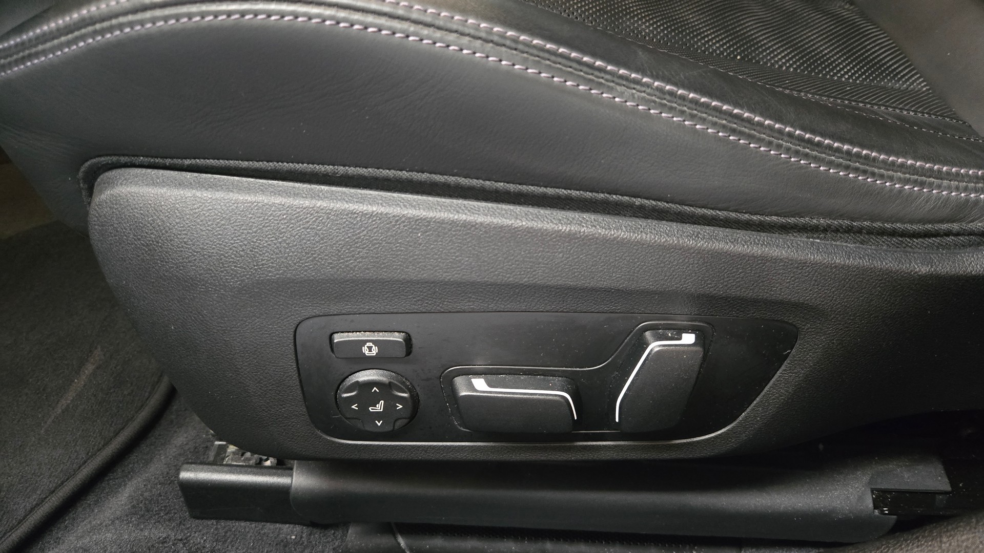 BMW M3 Touring xDrive Competition M-image-23