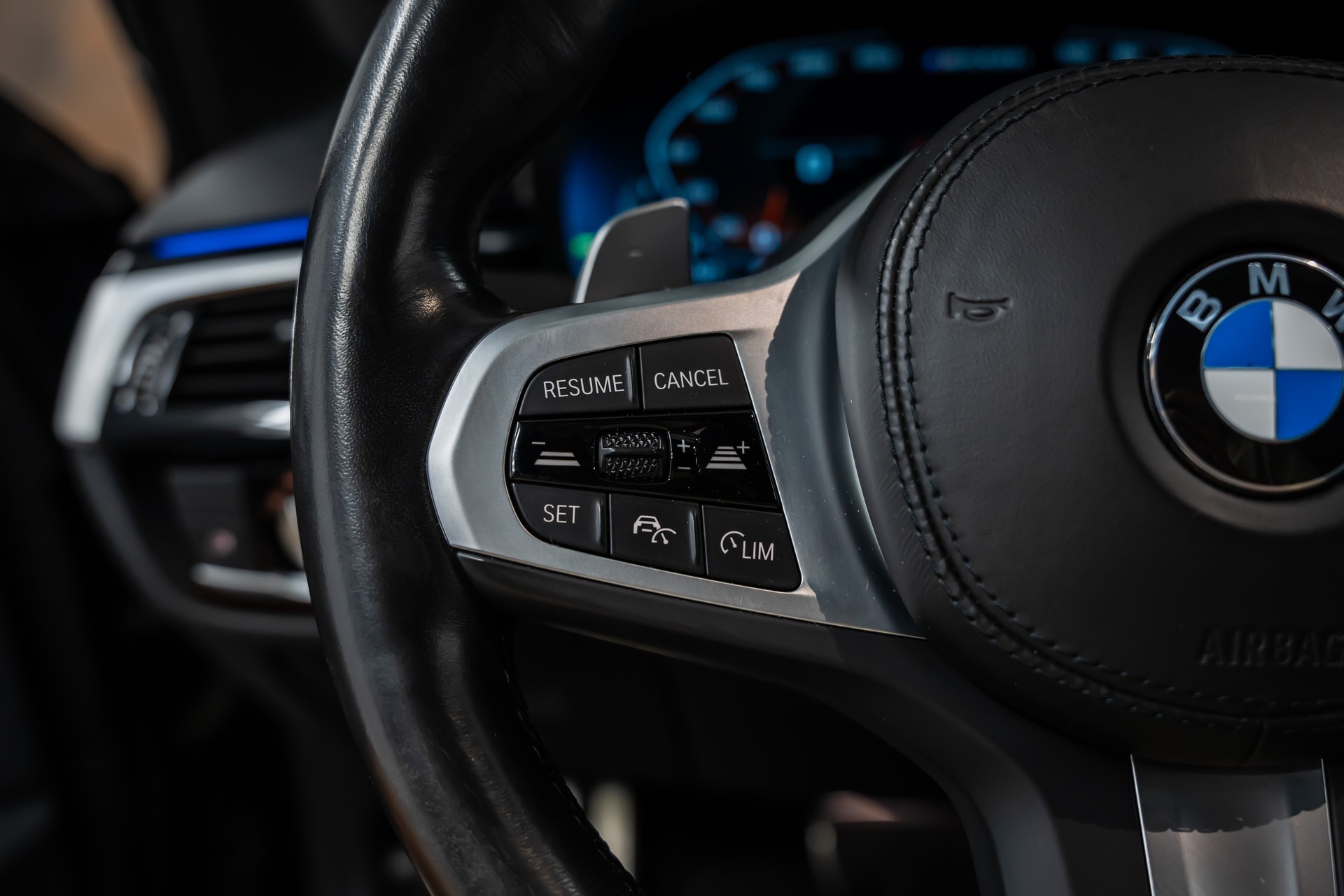 BMW M550i xDrive Steptronic *Panorama*Head-Up*Softclose*360°*-image-13