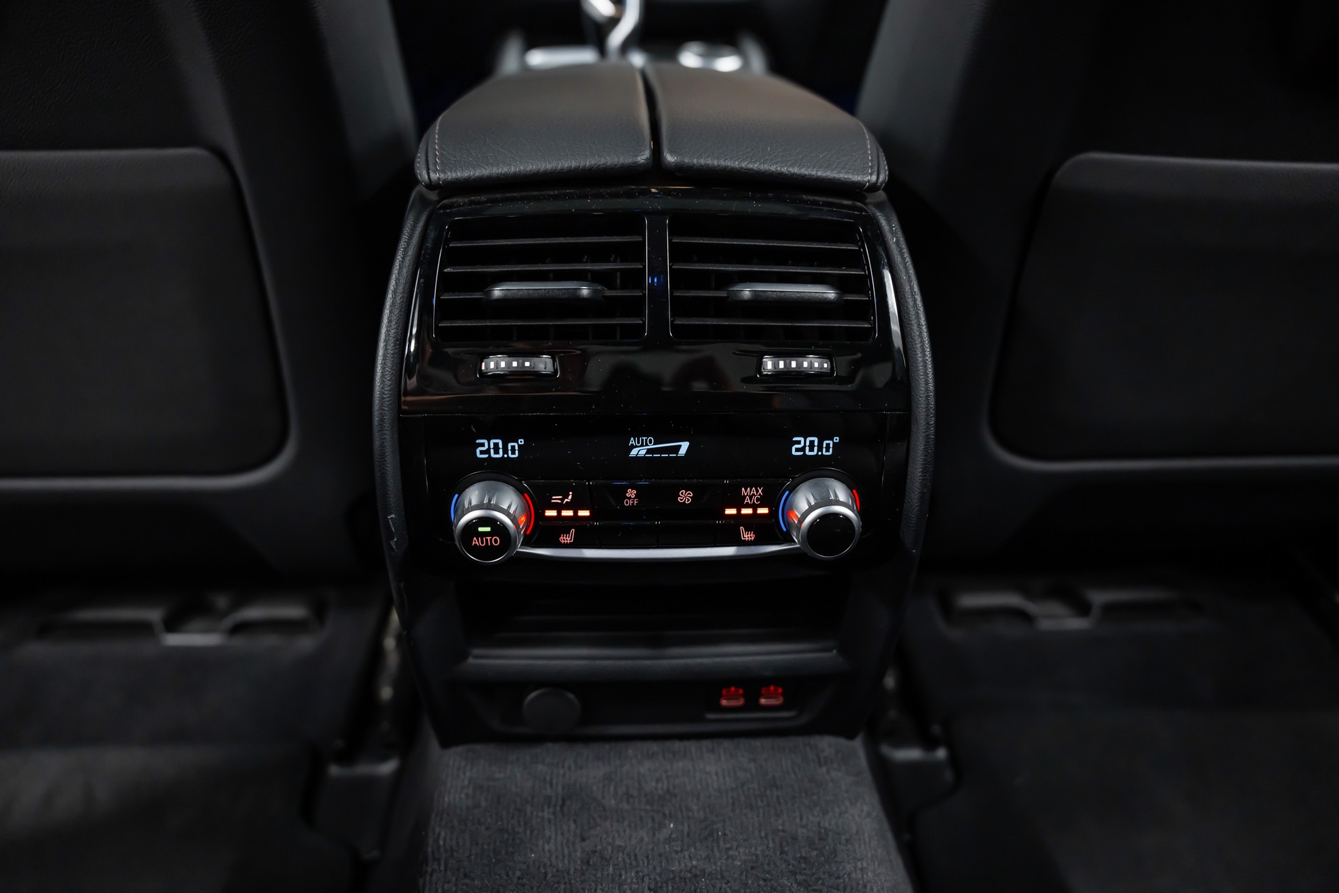 BMW M550i xDrive Steptronic *Panorama*Head-Up*Softclose*360°*-image-18