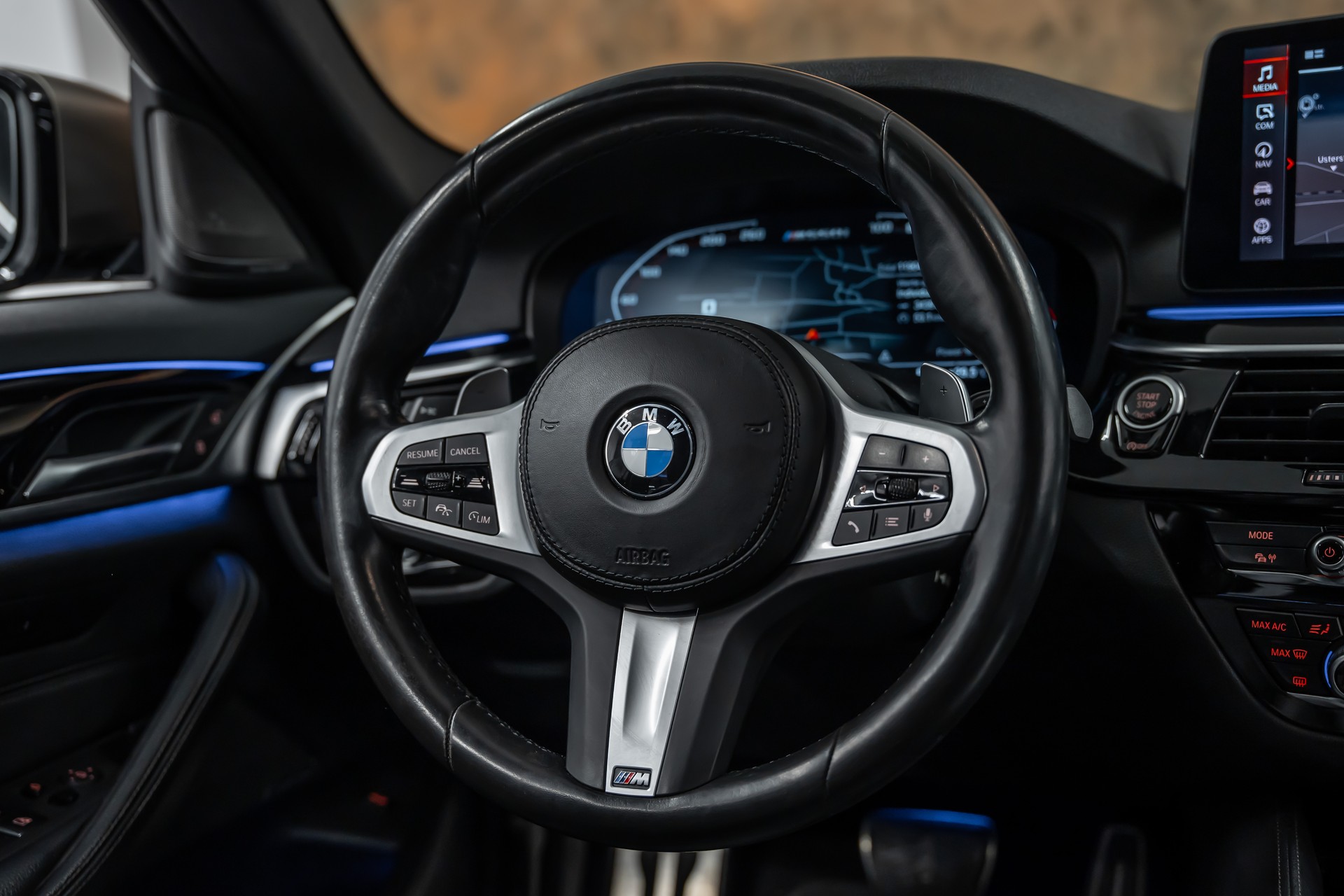BMW M550i xDrive Steptronic *Panorama*Head-Up*Softclose*360°*-image-12