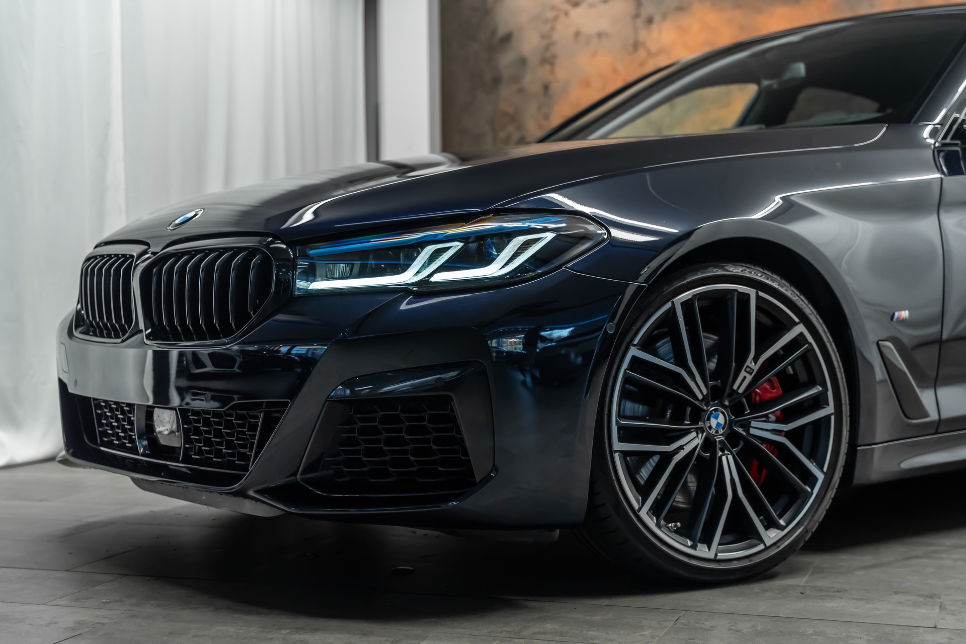 BMW M550i xDrive Steptronic *Panorama*Head-Up*Softclose*360°*-showroom-element-3