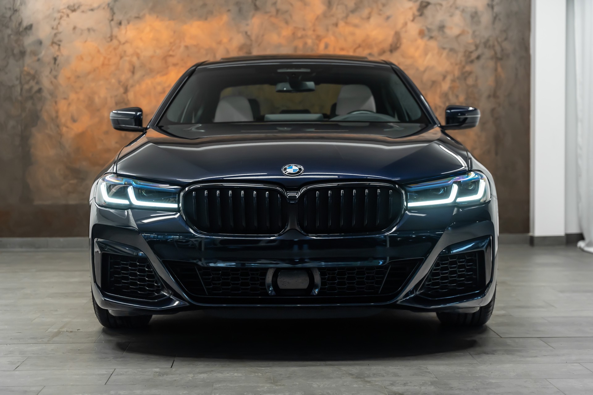 BMW M550i xDrive Steptronic *Panorama*Head-Up*Softclose*360°*-showroom-element-2