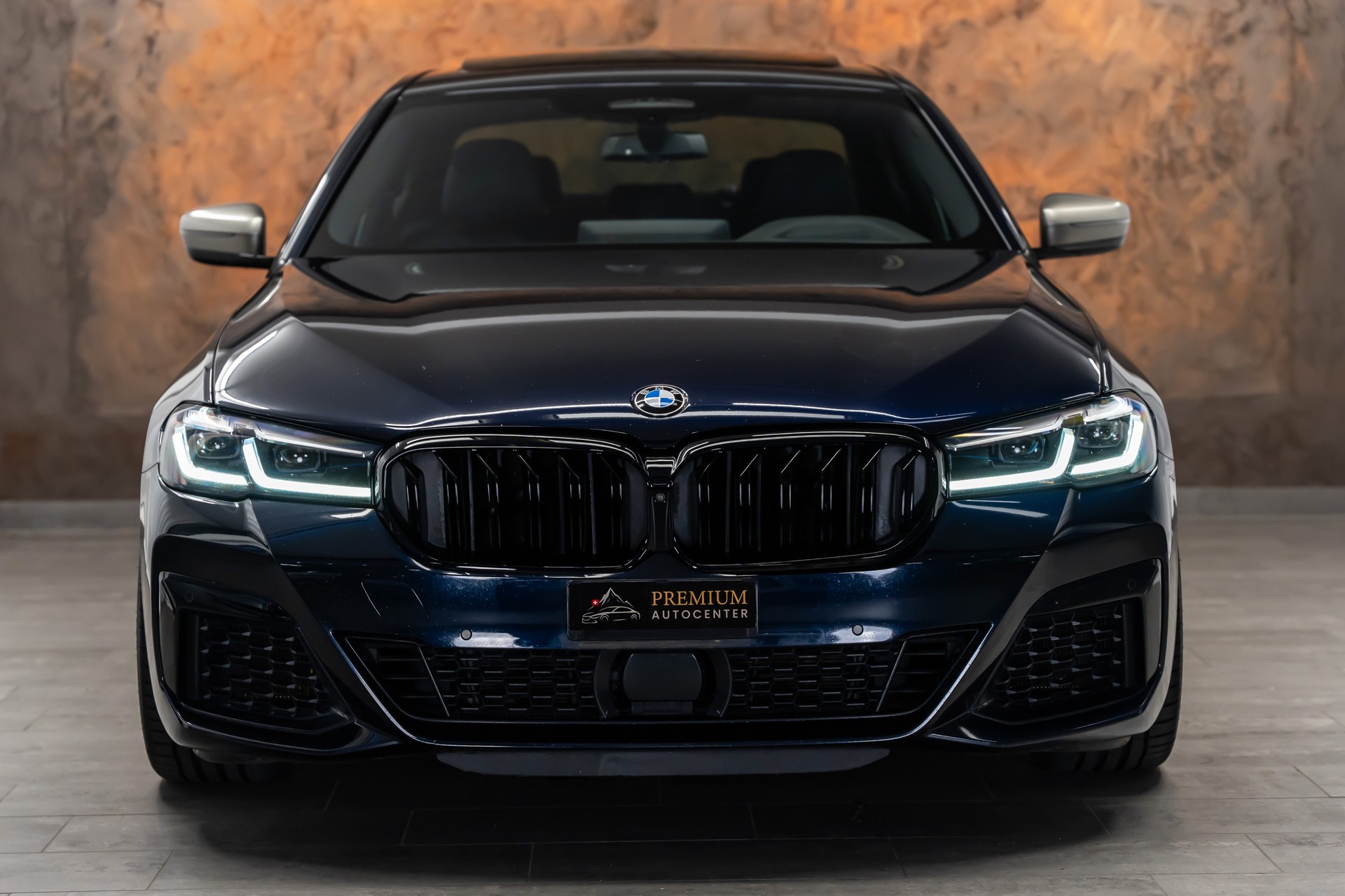 BMW M550i xDrive Steptronic *Panorama*Head-Up*Softclose*360°*-image-5