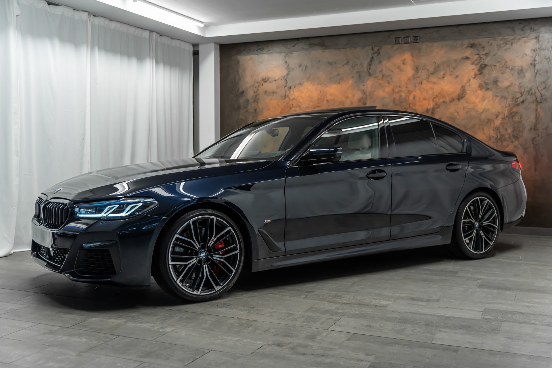 BMW M550i xDrive Steptronic *Panorama*Head-Up*Softclose*360°*-showroom-element-1