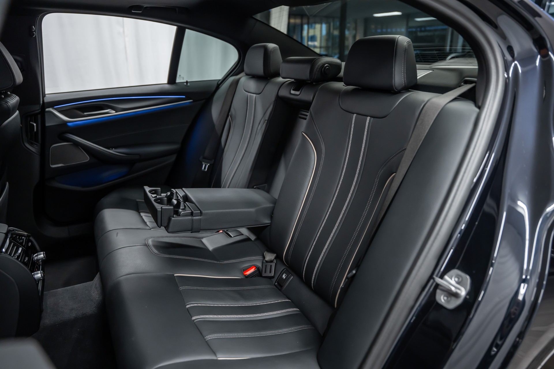 BMW M550i xDrive Steptronic *Panorama*Head-Up*Softclose*360°*-image-17