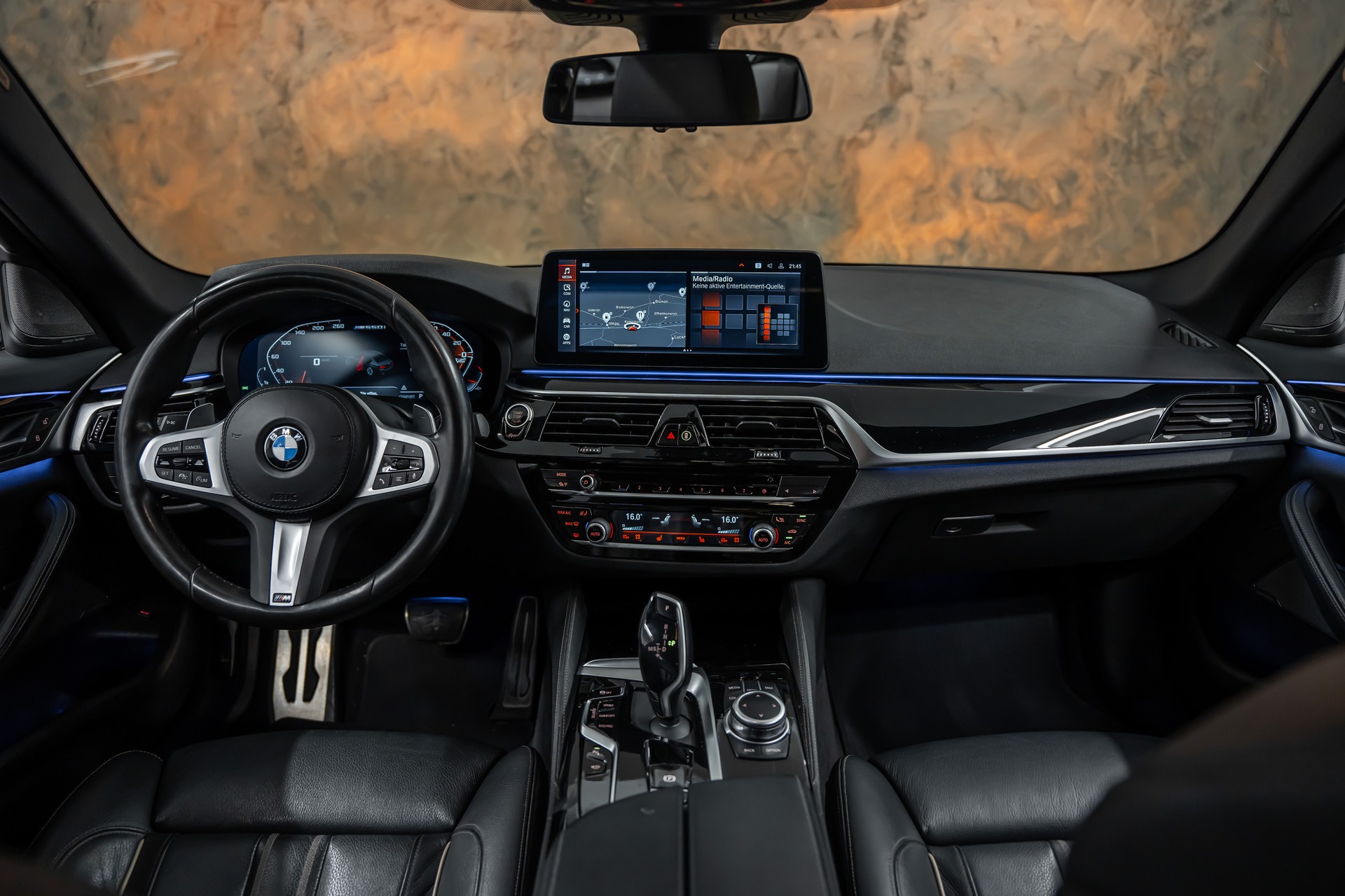 BMW M550i xDrive Steptronic *Panorama*Head-Up*Softclose*360°*-image-11