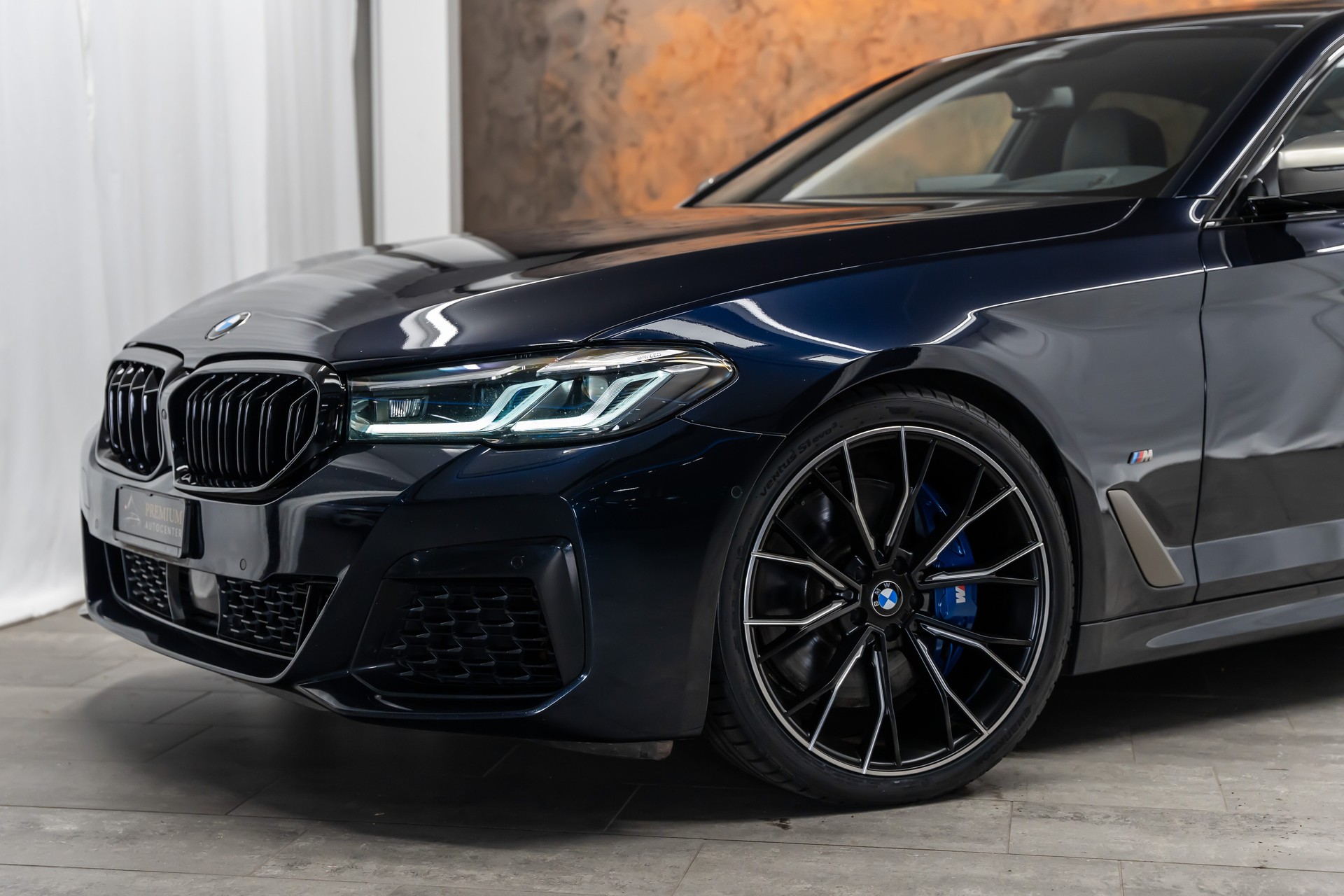 BMW M550i xDrive Steptronic *Panorama*Head-Up*Softclose*360°*-showroom-element-1