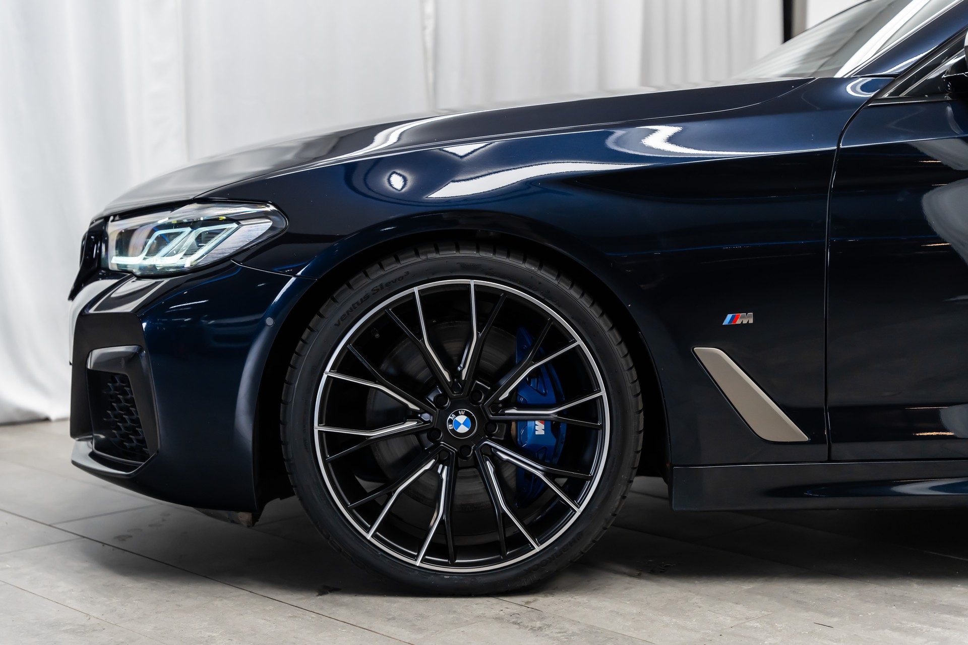 BMW M550i xDrive Steptronic *Panorama*Head-Up*Softclose*360°*-showroom-element-3