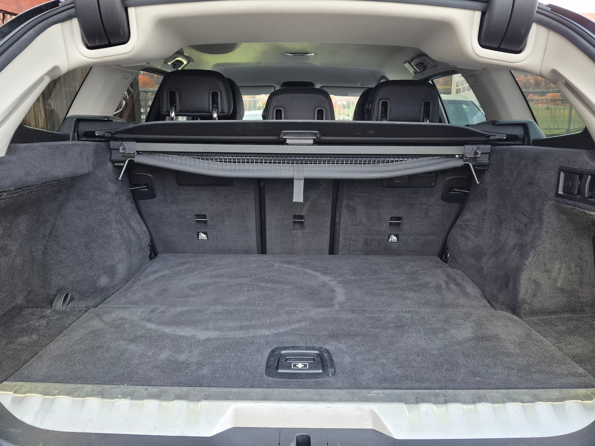 BMW 330e x DriveTouring Steptronic-image-8