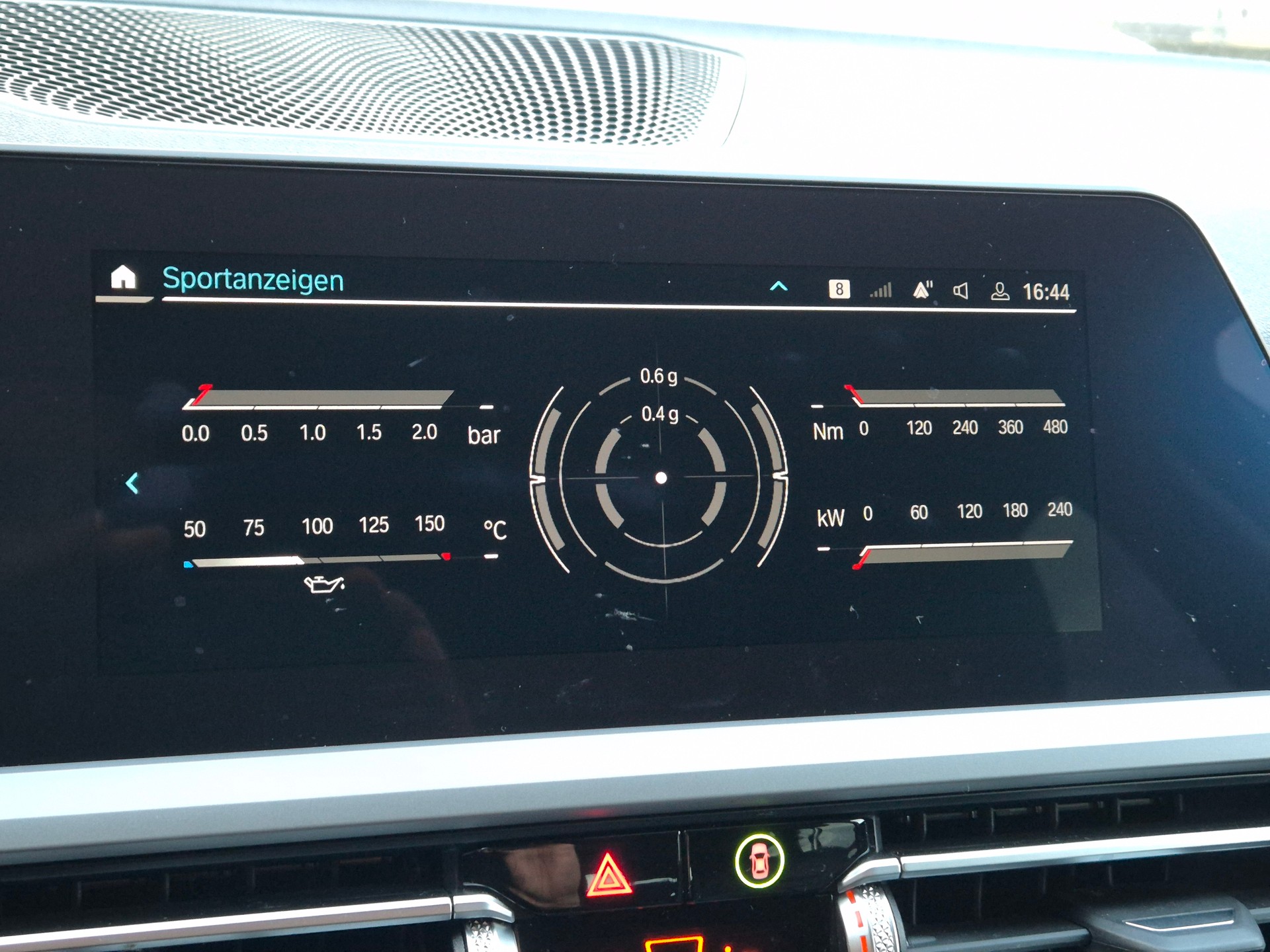 BMW 330e x DriveTouring Steptronic-image-22