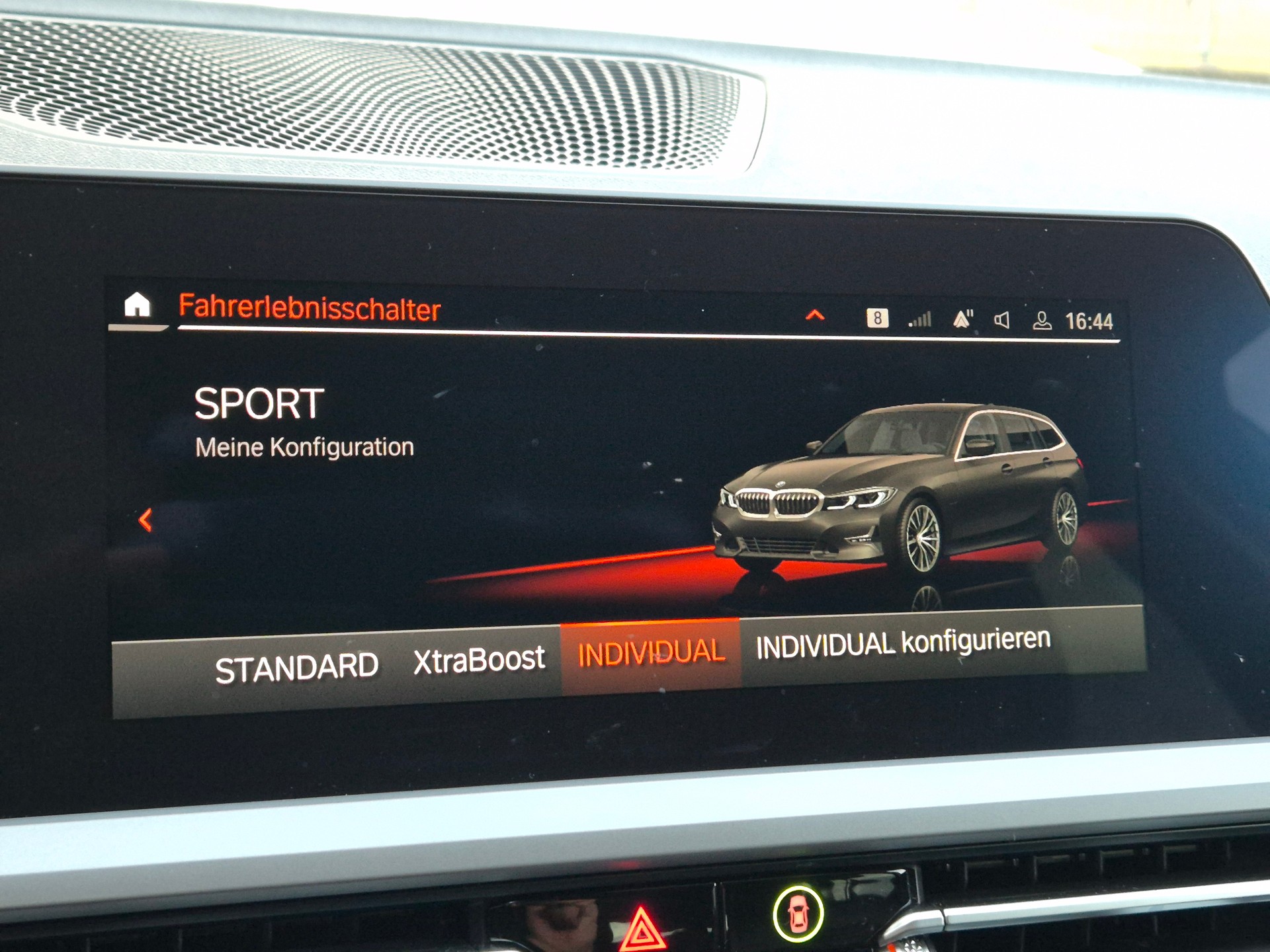BMW 330e x DriveTouring Steptronic-image-19