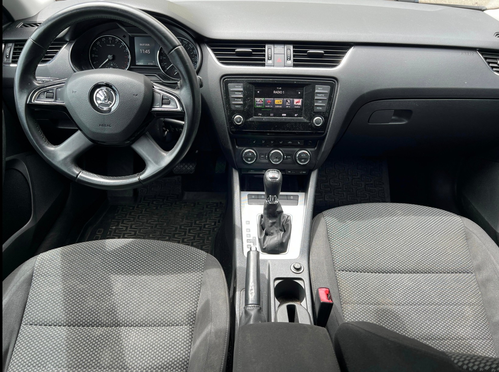 SKODA Octavia Combi 2.0 TDI Ambition 4x4 DSG-image-8