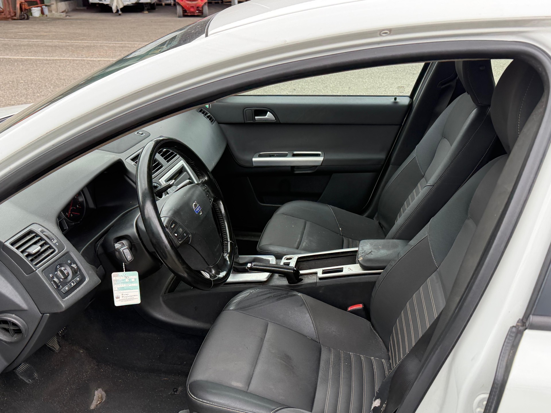 VOLVO V50 D5-image-5