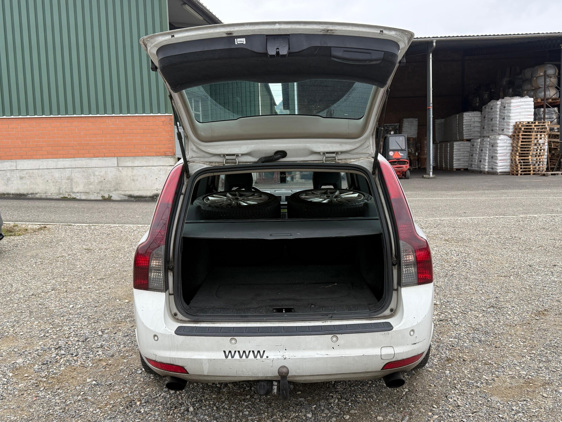 VOLVO V50 D5-image-13