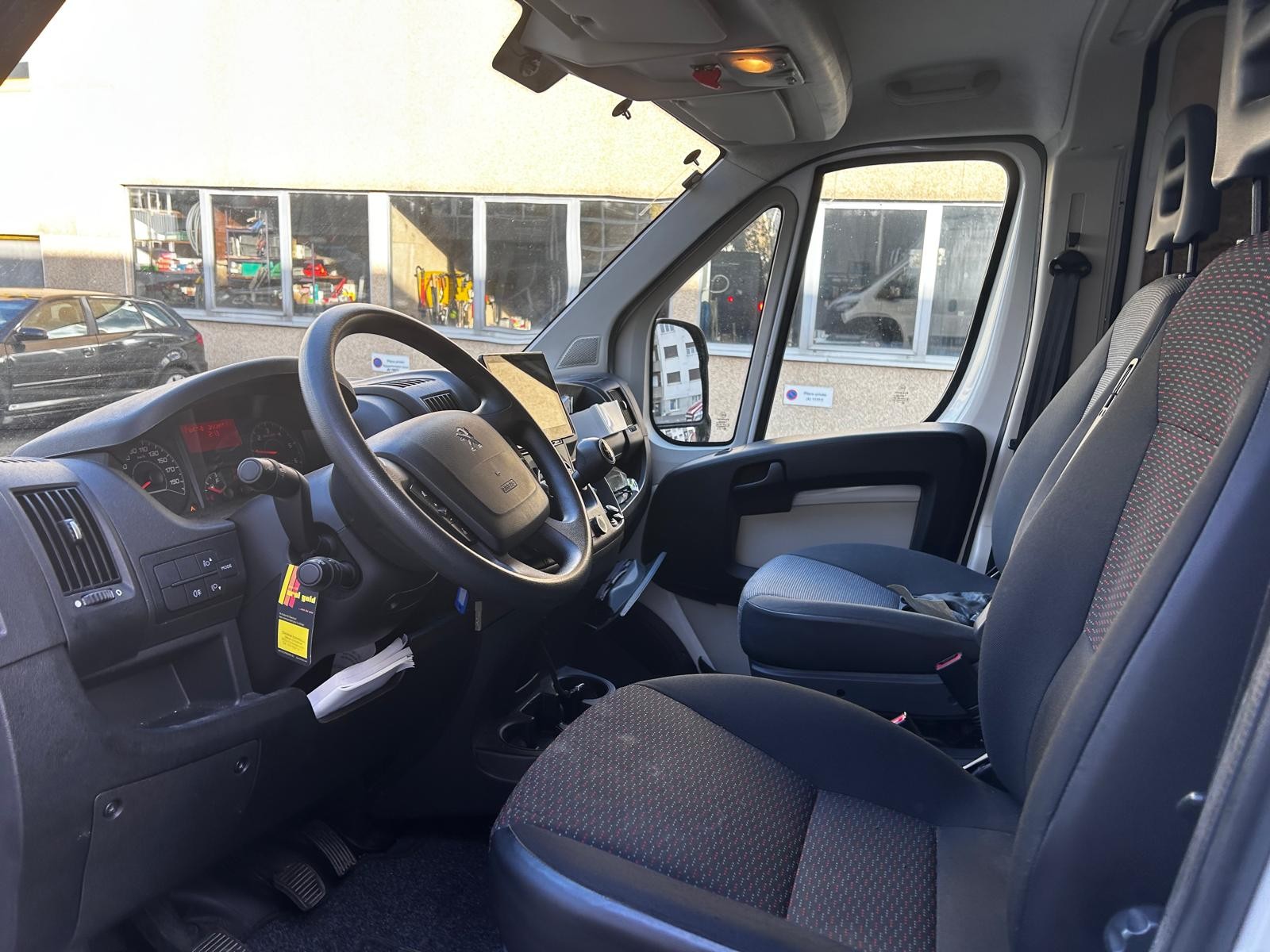 PEUGEOT 435 L4H3-image-8