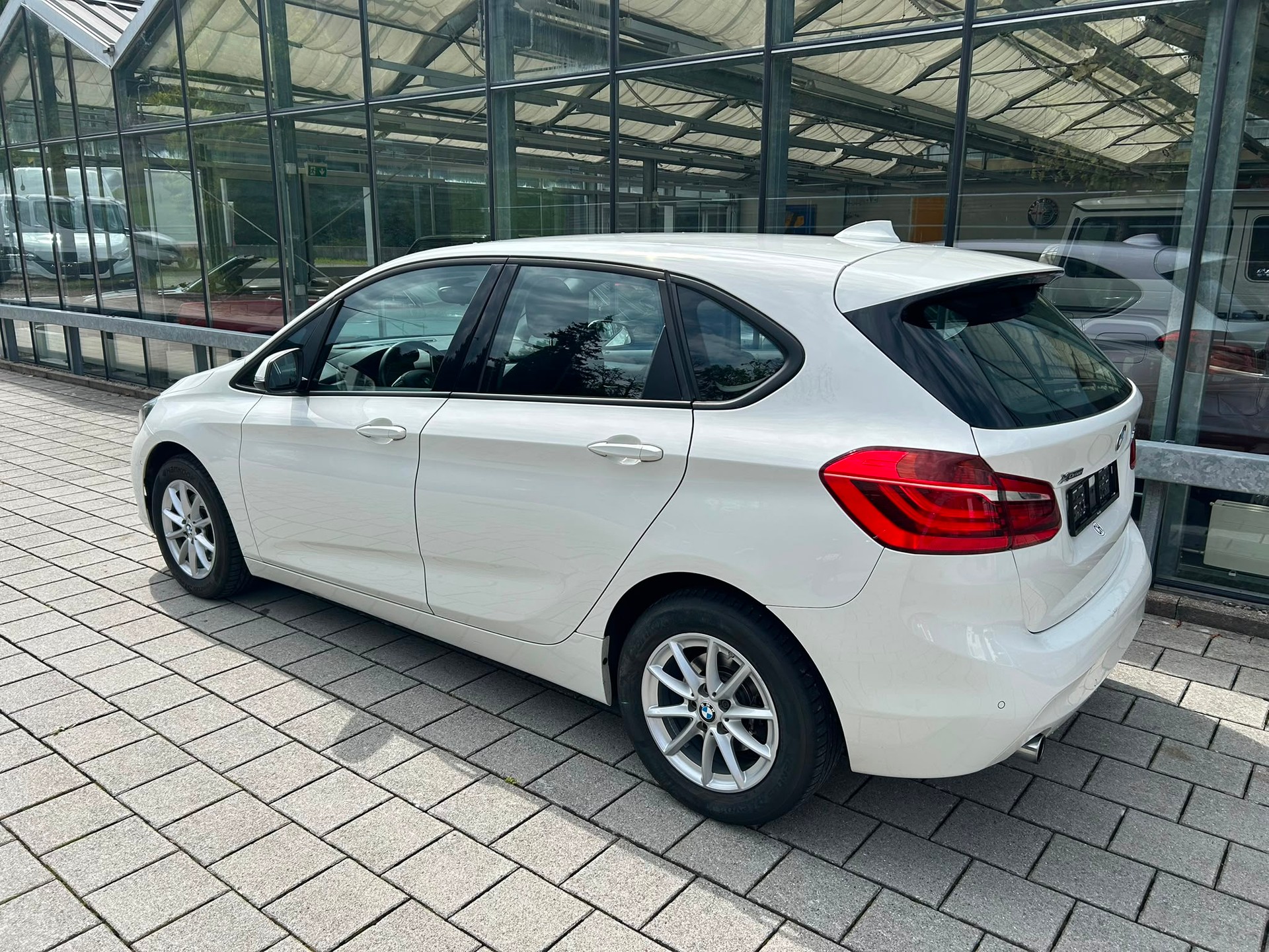 BMW 218d xDrive Active Tourer Steptronic-showroom-element-3
