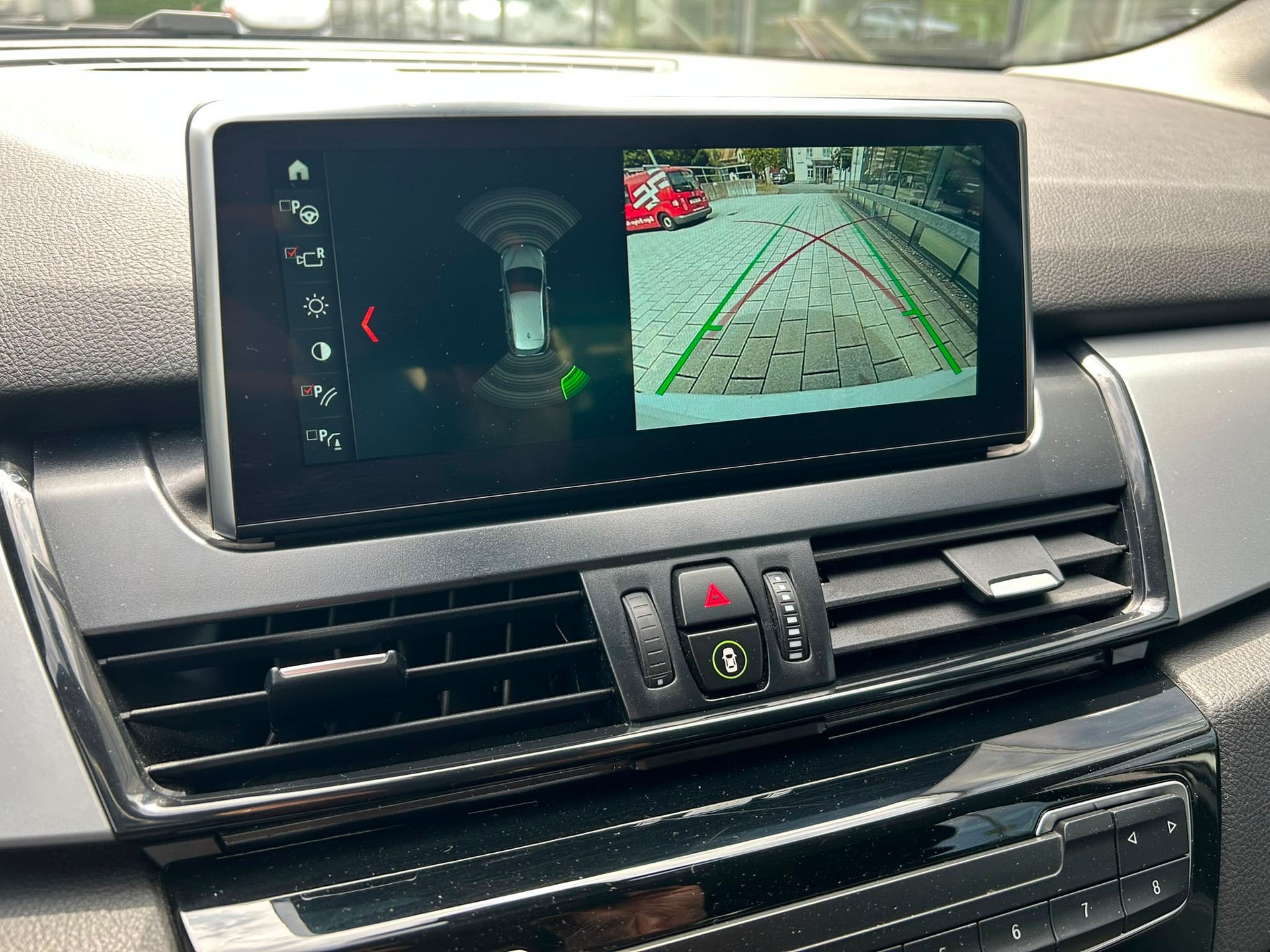 BMW 218d xDrive Active Tourer Steptronic-image-8