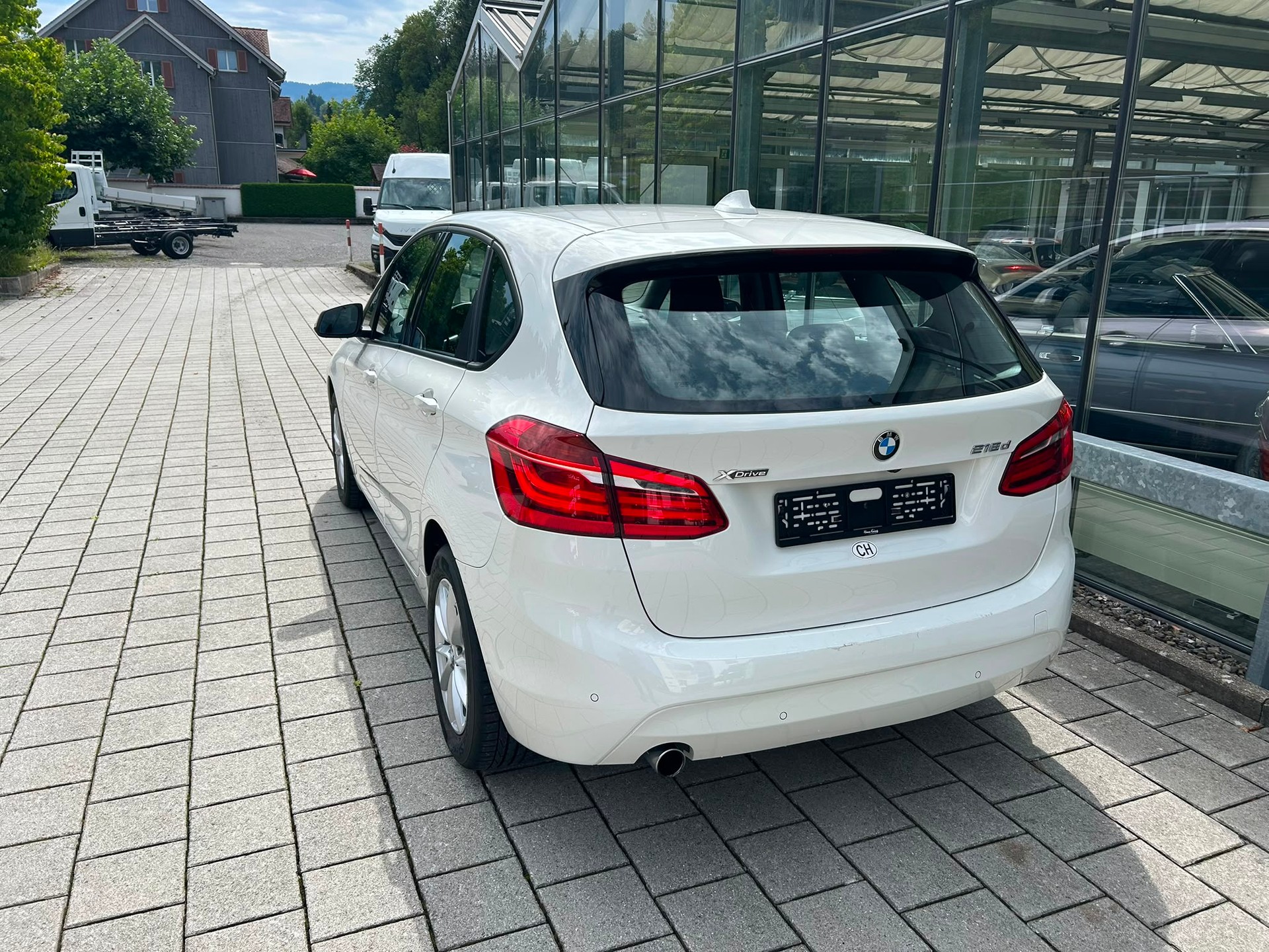 BMW 218d xDrive Active Tourer Steptronic-image-4