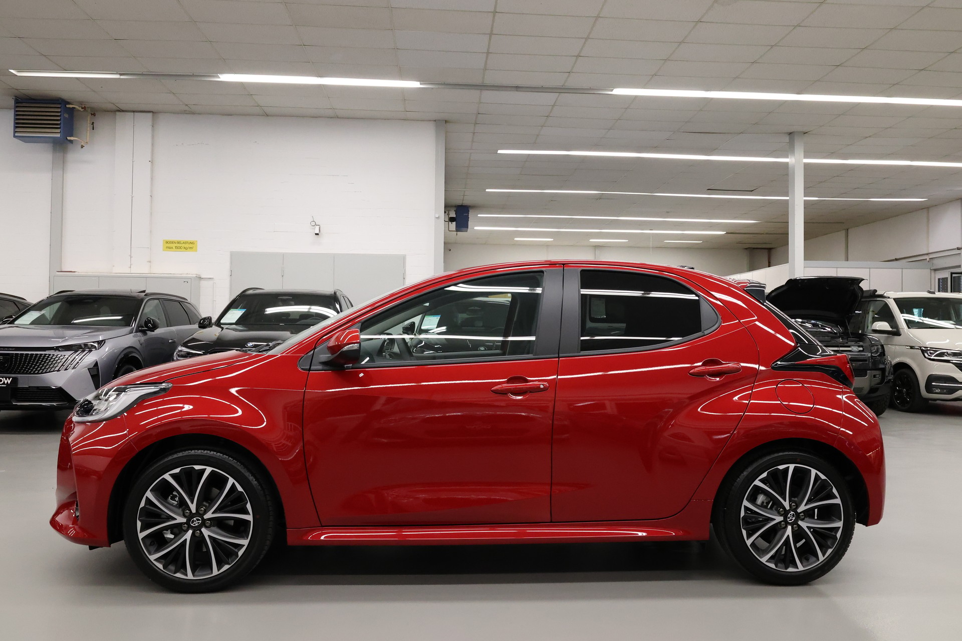 TOYOTA Yaris 1.5 VVT-i HSD Teamplayer-image-11
