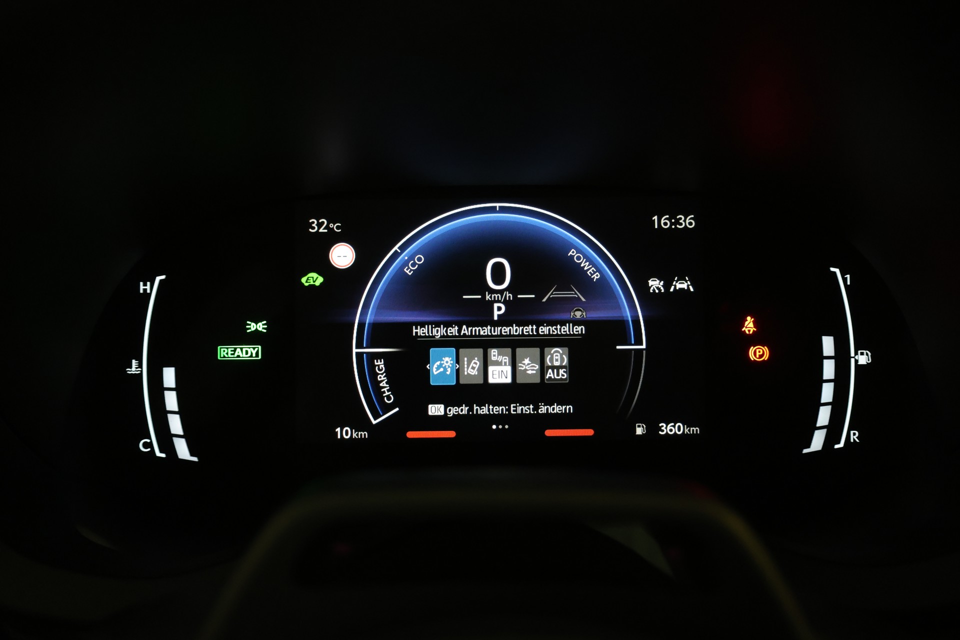 TOYOTA Yaris 1.5 VVT-i HSD Teamplayer-image-36