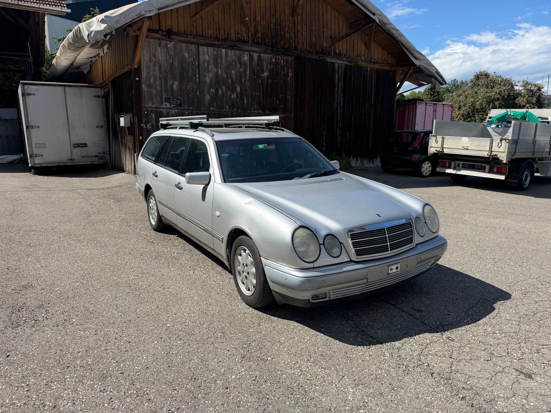 MERCEDES-BENZ E 290 TD Classic