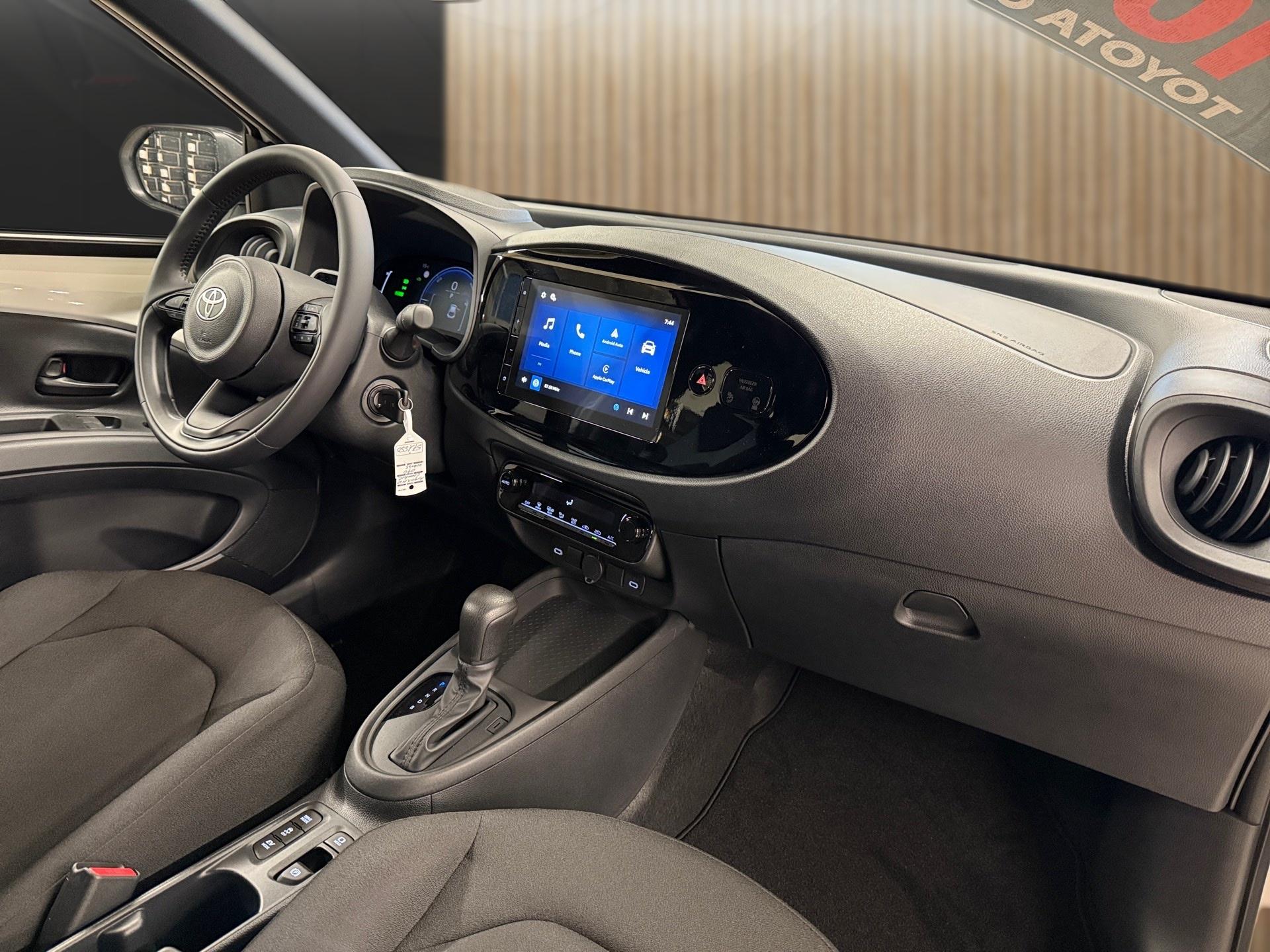 TOYOTA Aygo X 1.5 Comfort e-CVT-image-14