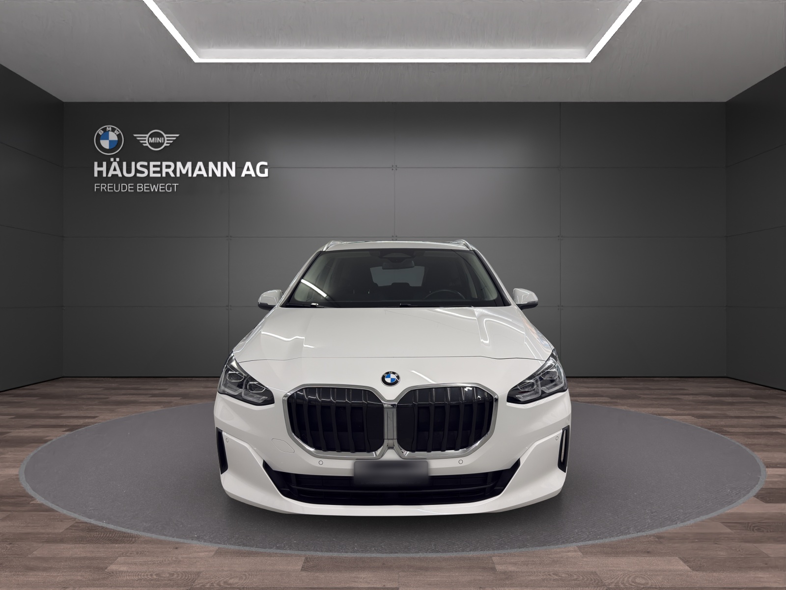 BMW 218d Active Tourer-showroom-element-1