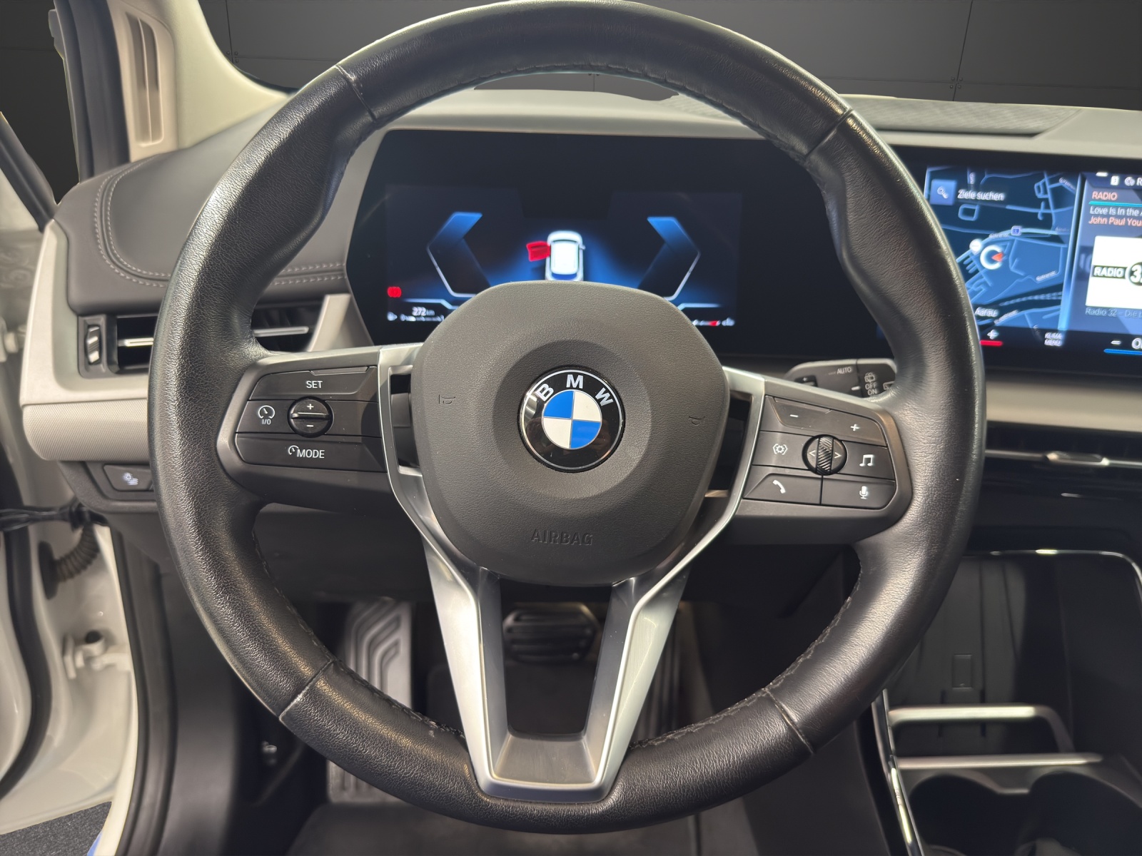 BMW 218d Active Tourer-image-12