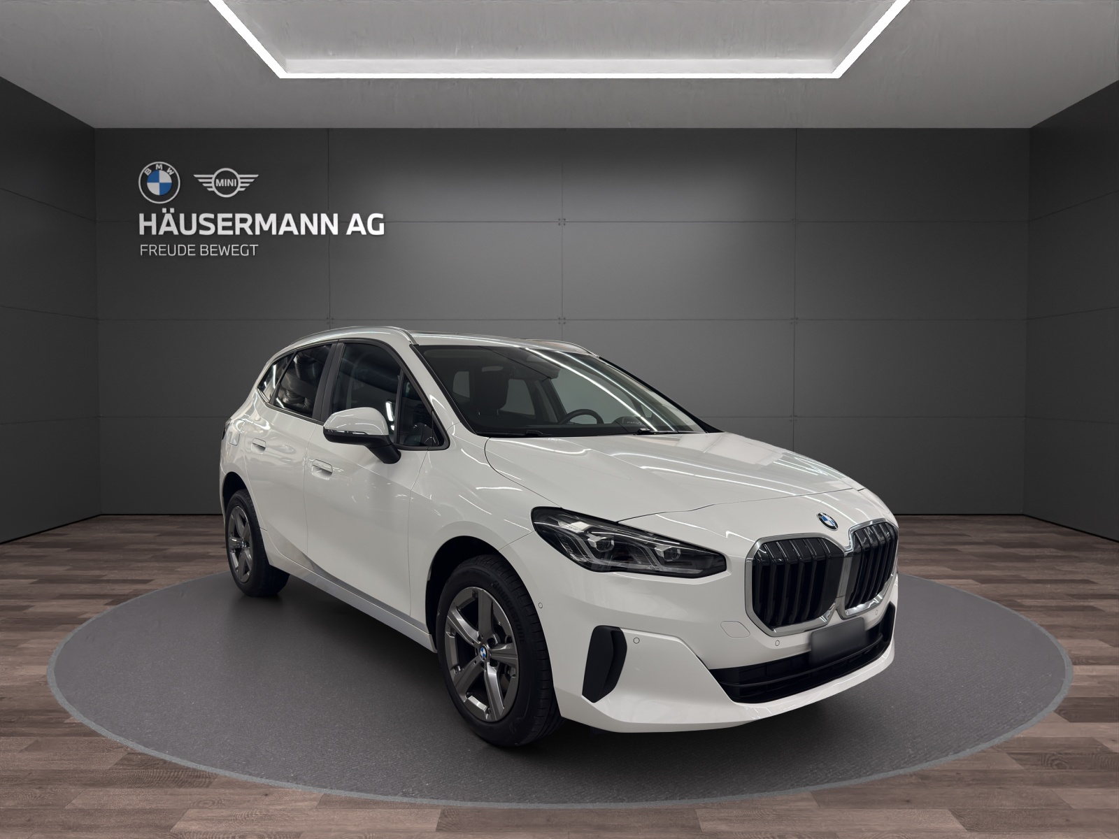 BMW 218d Active Tourer-showroom-element-2