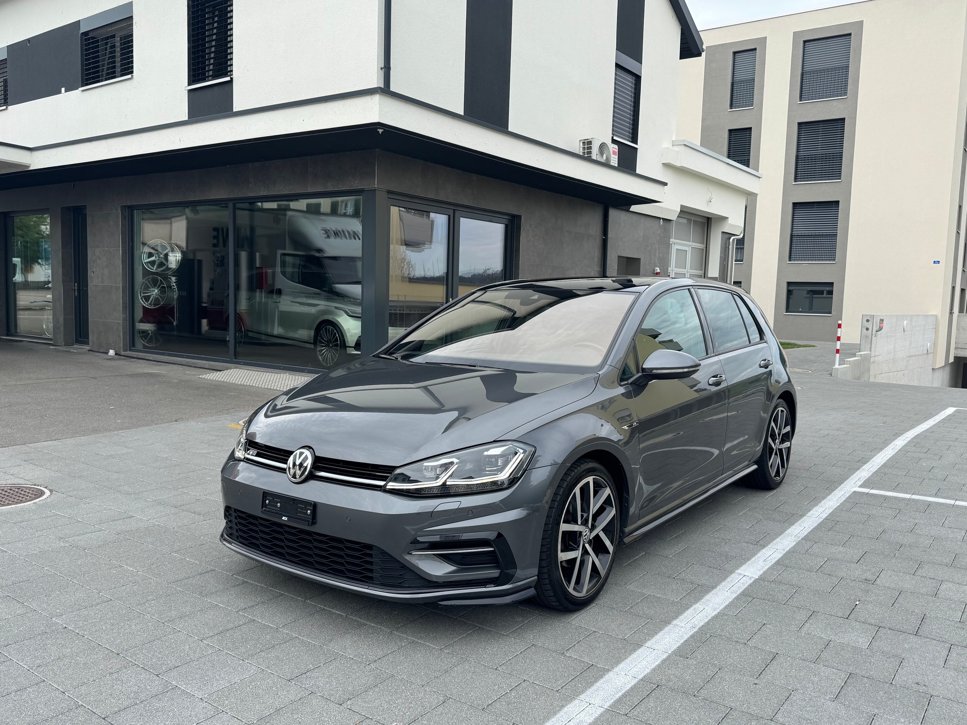 VW Golf 1.5 TSI Highline R-Line DSG