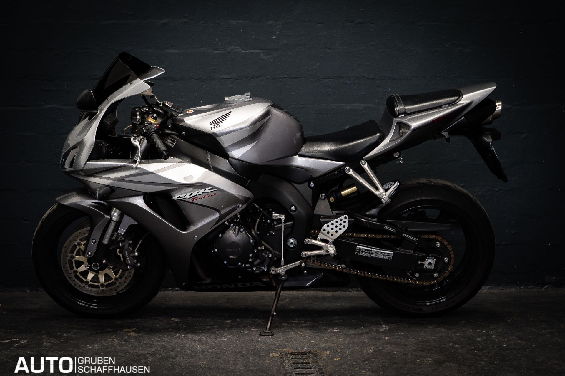 HONDA CBR 1000 RR-image-11