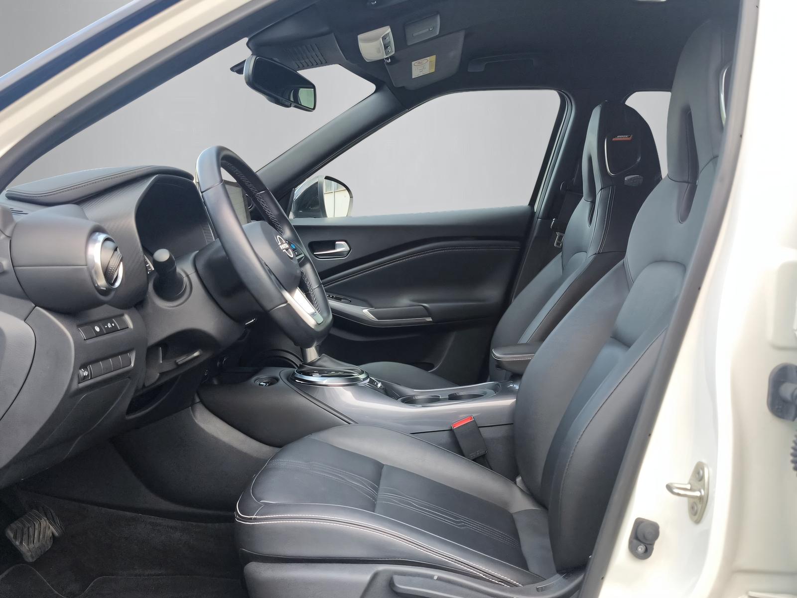 NISSAN Juke 1.6 Hybrid Tekna-showroom-element-2