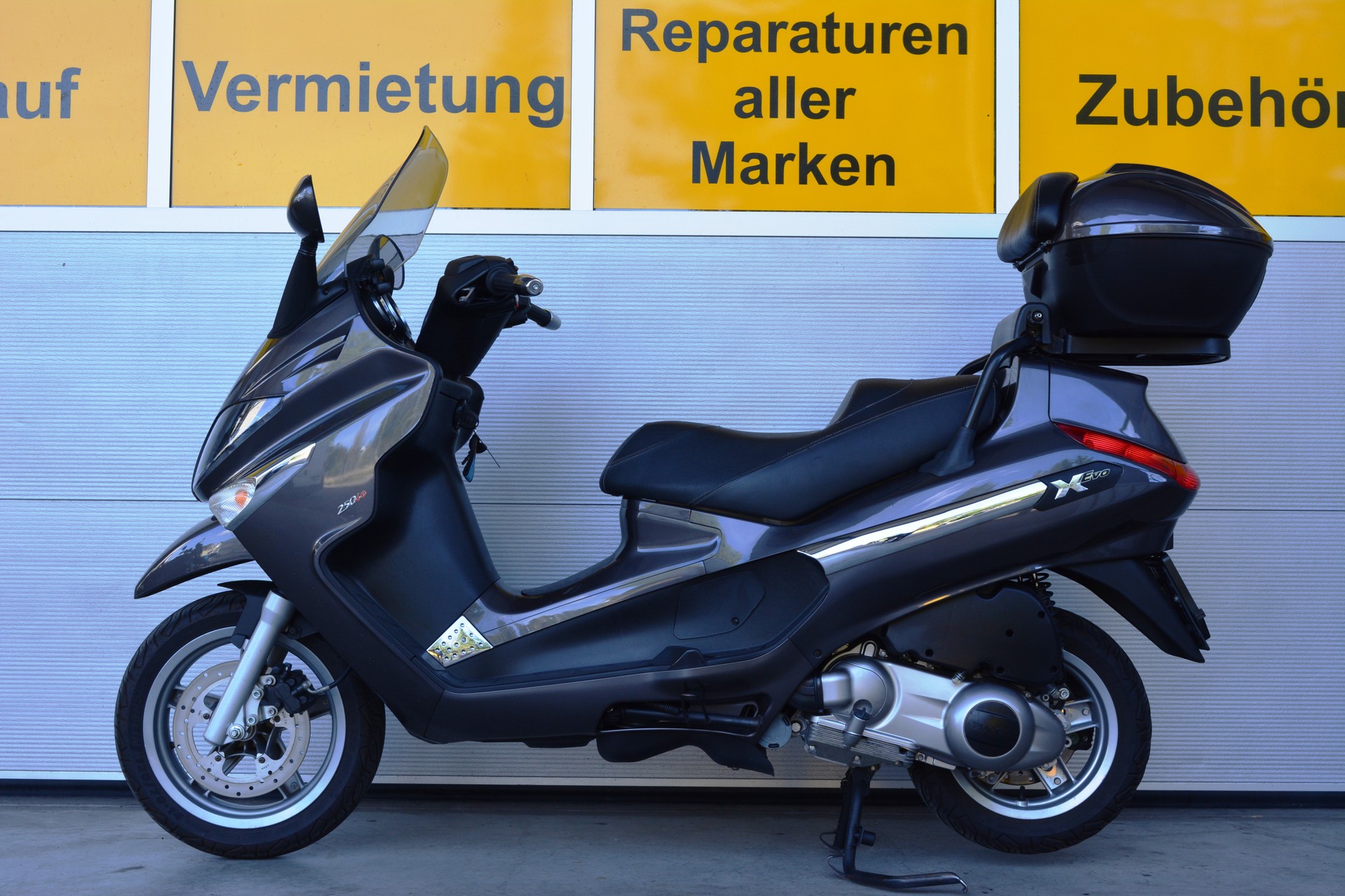 PIAGGIO X EVO 250 i.e.-image-0
