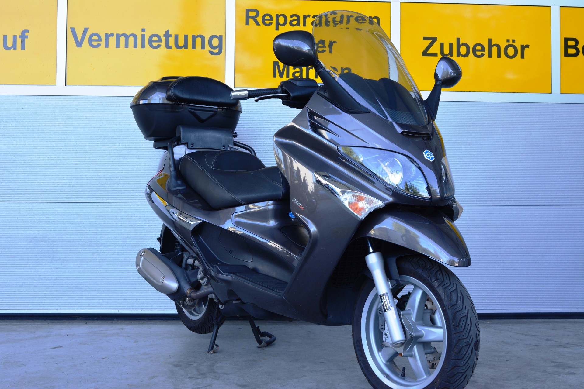 PIAGGIO X EVO 250 i.e.-image-2