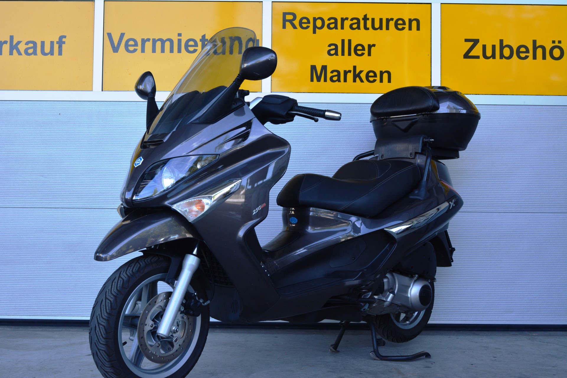 PIAGGIO X EVO 250 i.e.-image-1