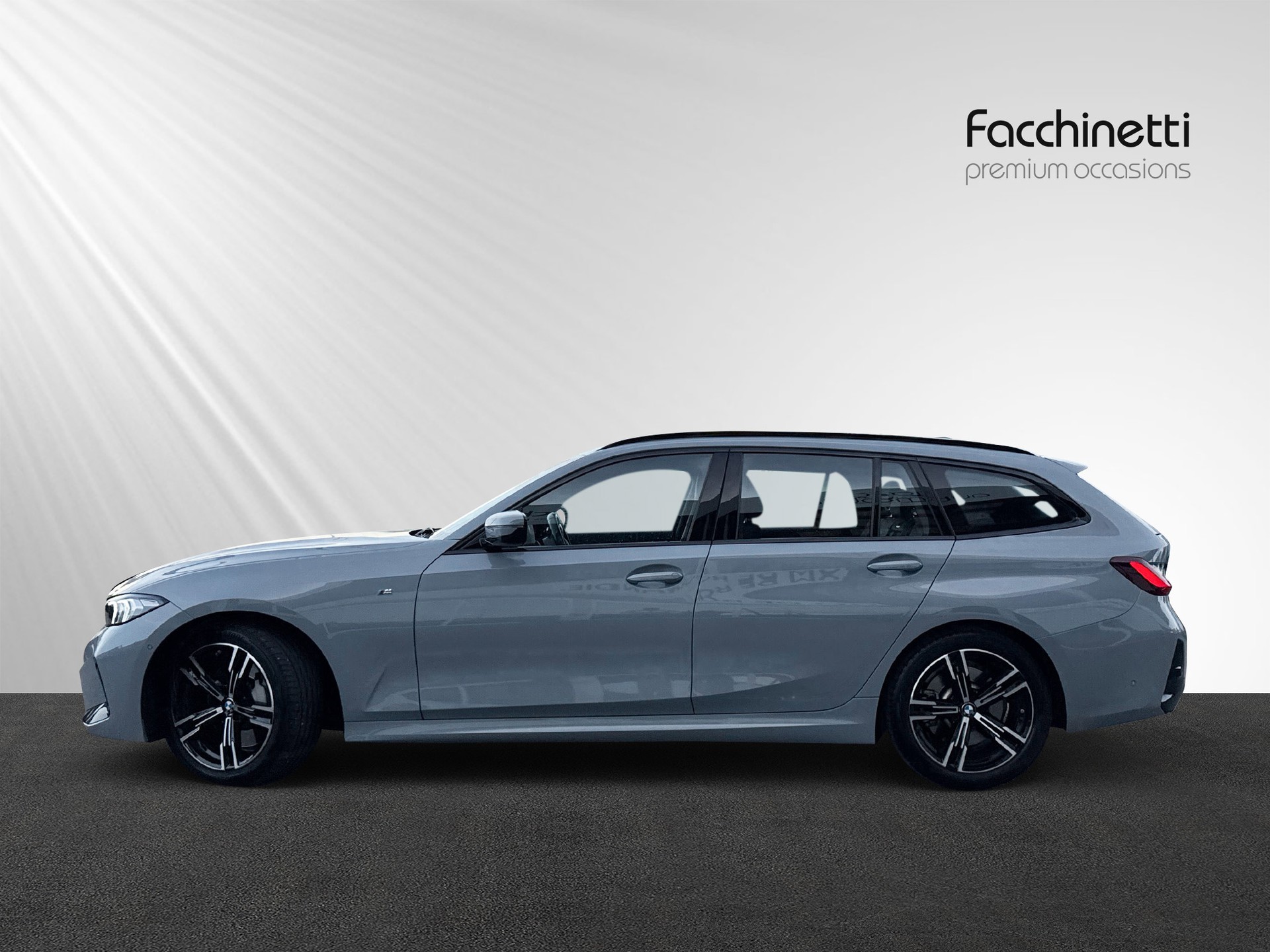 BMW 330i Touring xDrive Steptronic M Sport-showroom-element-1