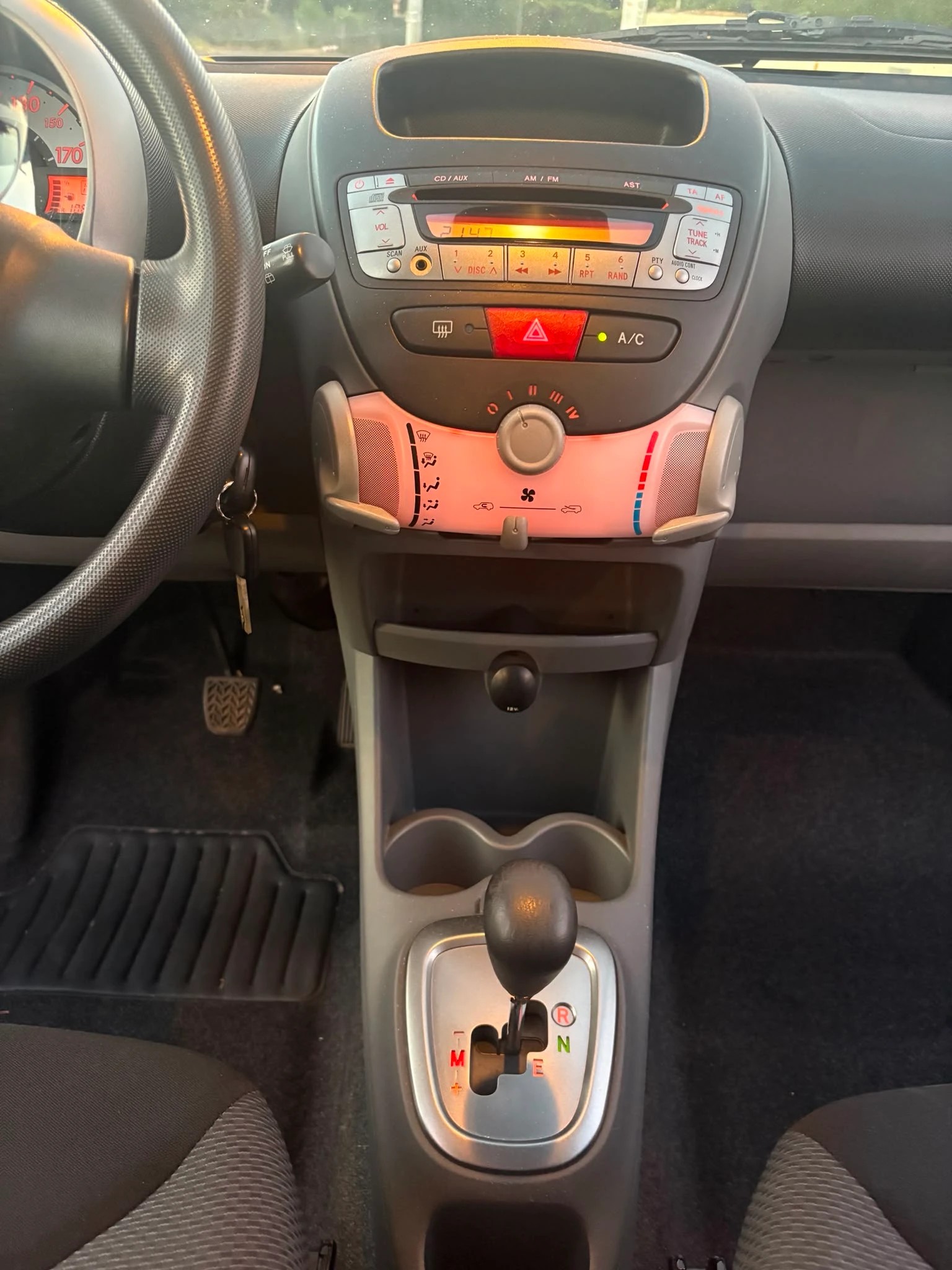 TOYOTA Aygo 1.0-image-8