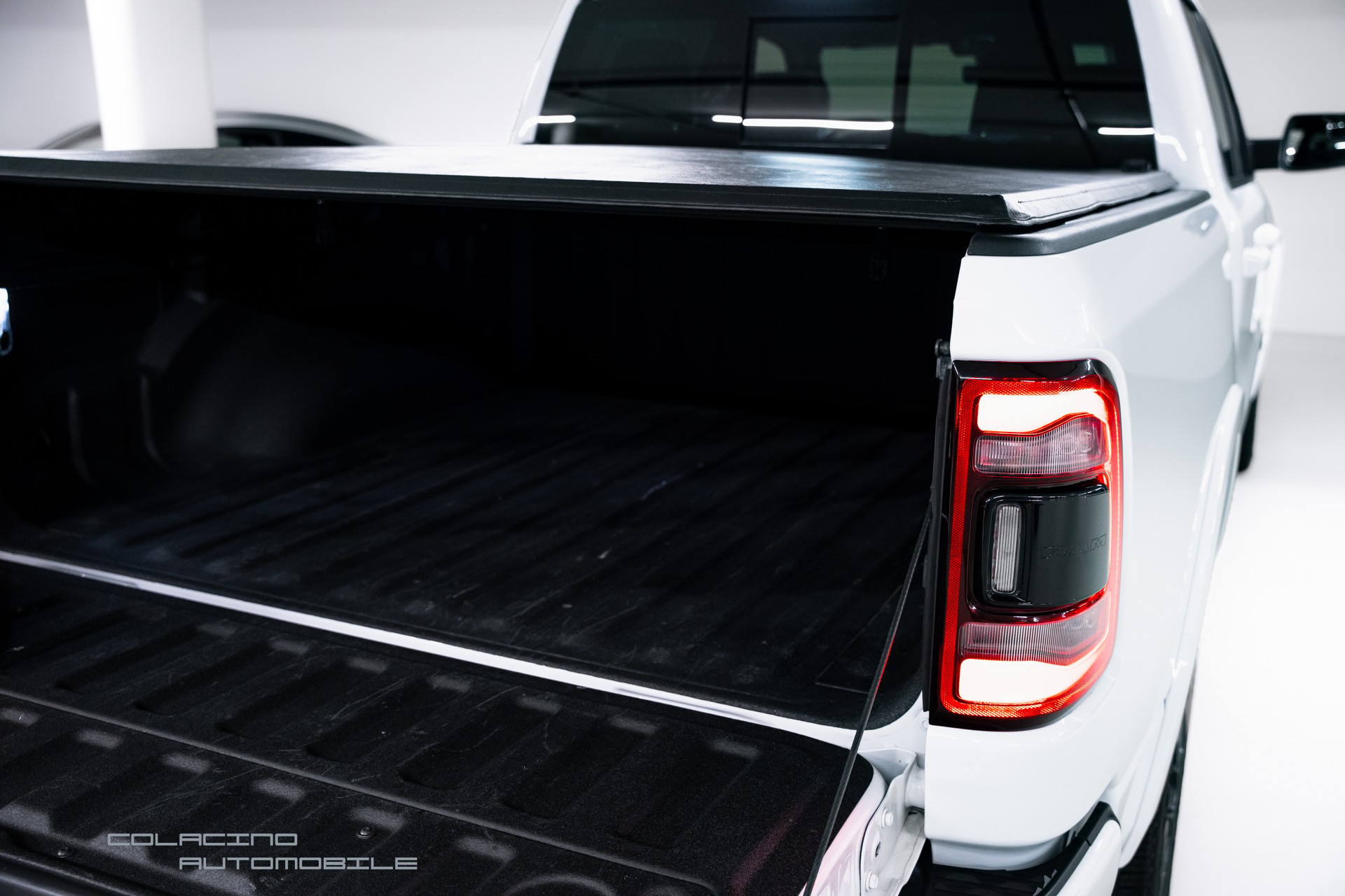 DODGE 1500 Crew Cab Limited-image-8