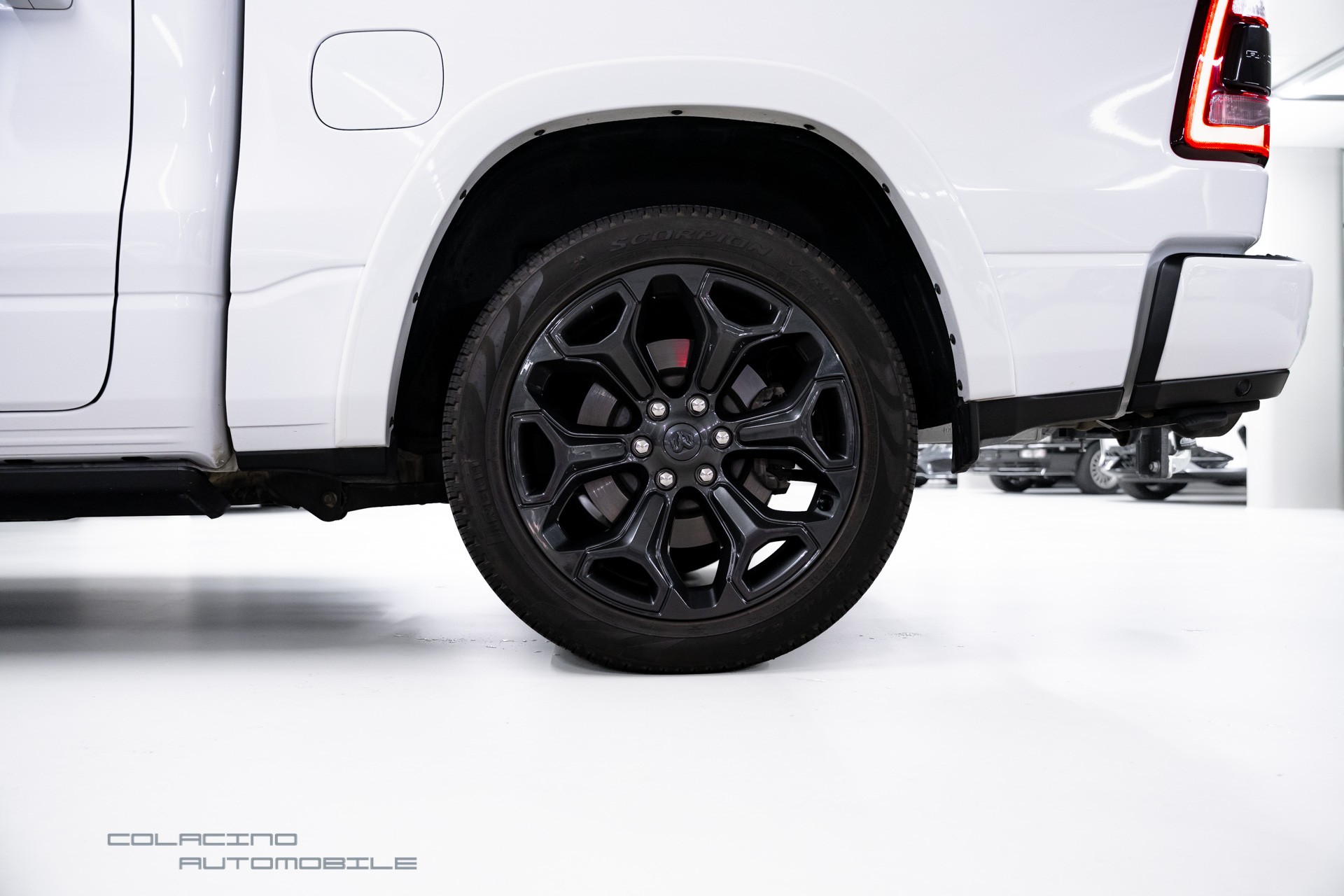 DODGE 1500 Crew Cab Limited-image-9