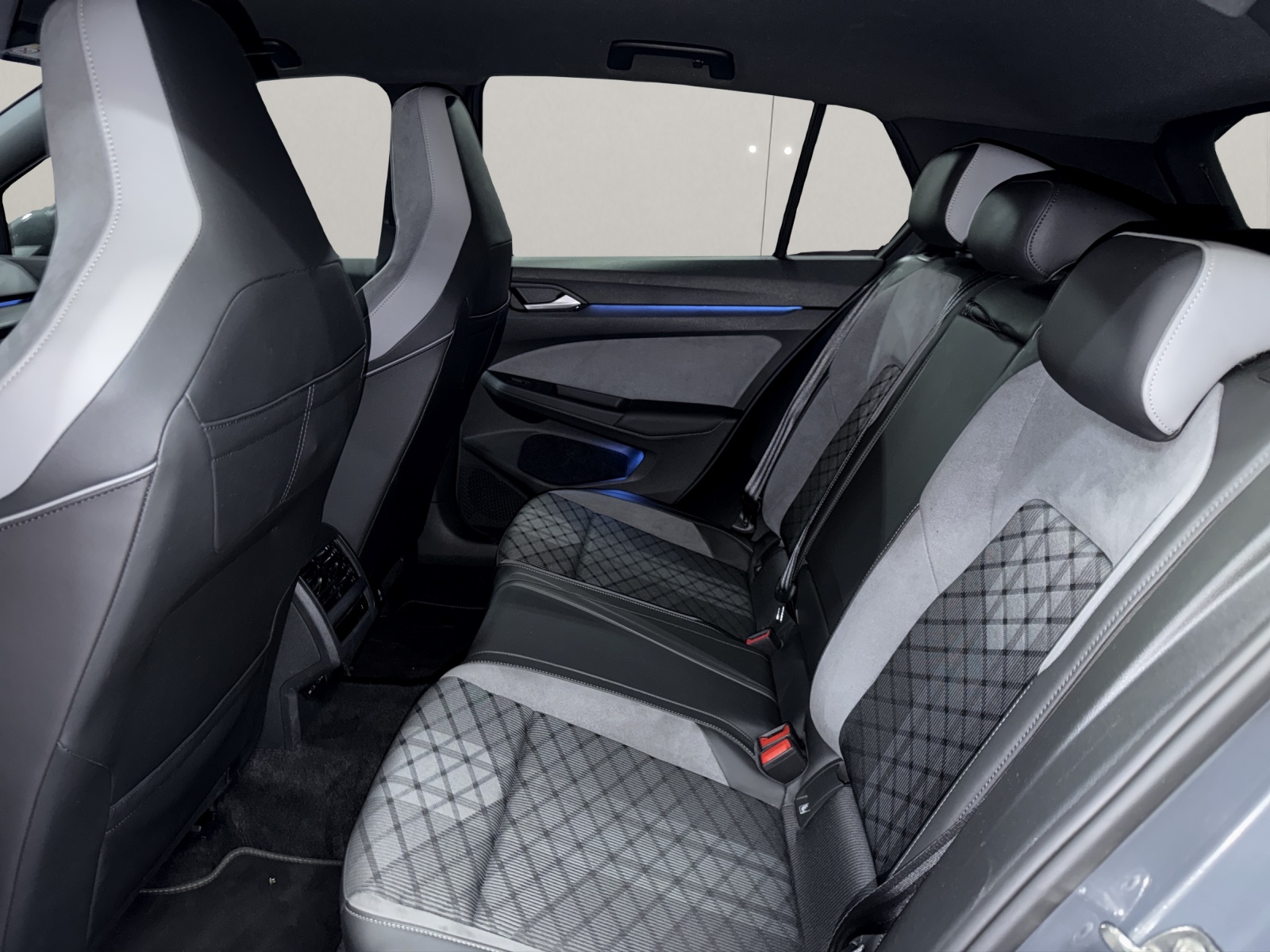 VW Golf 1.5 TSI / R-Line DSG-image-10
