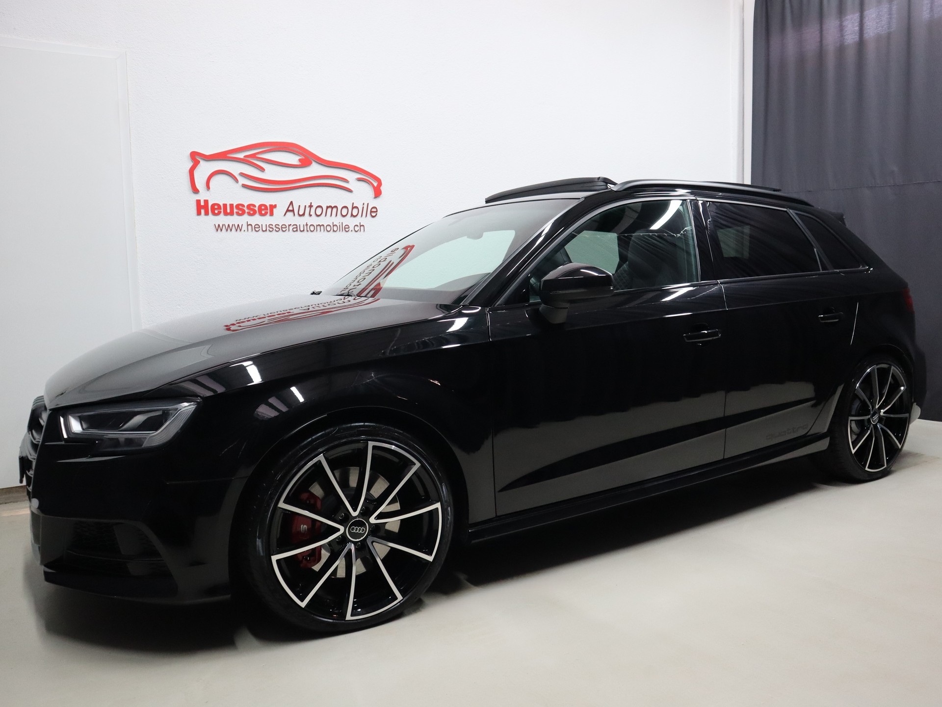 AUDI S3 Sportback 2.0 TFSI quattro S-tronic - Panorama - Matrix LED - Leder - B&O - Sportsitze - No OPF - 310 PS-showroom-element-1