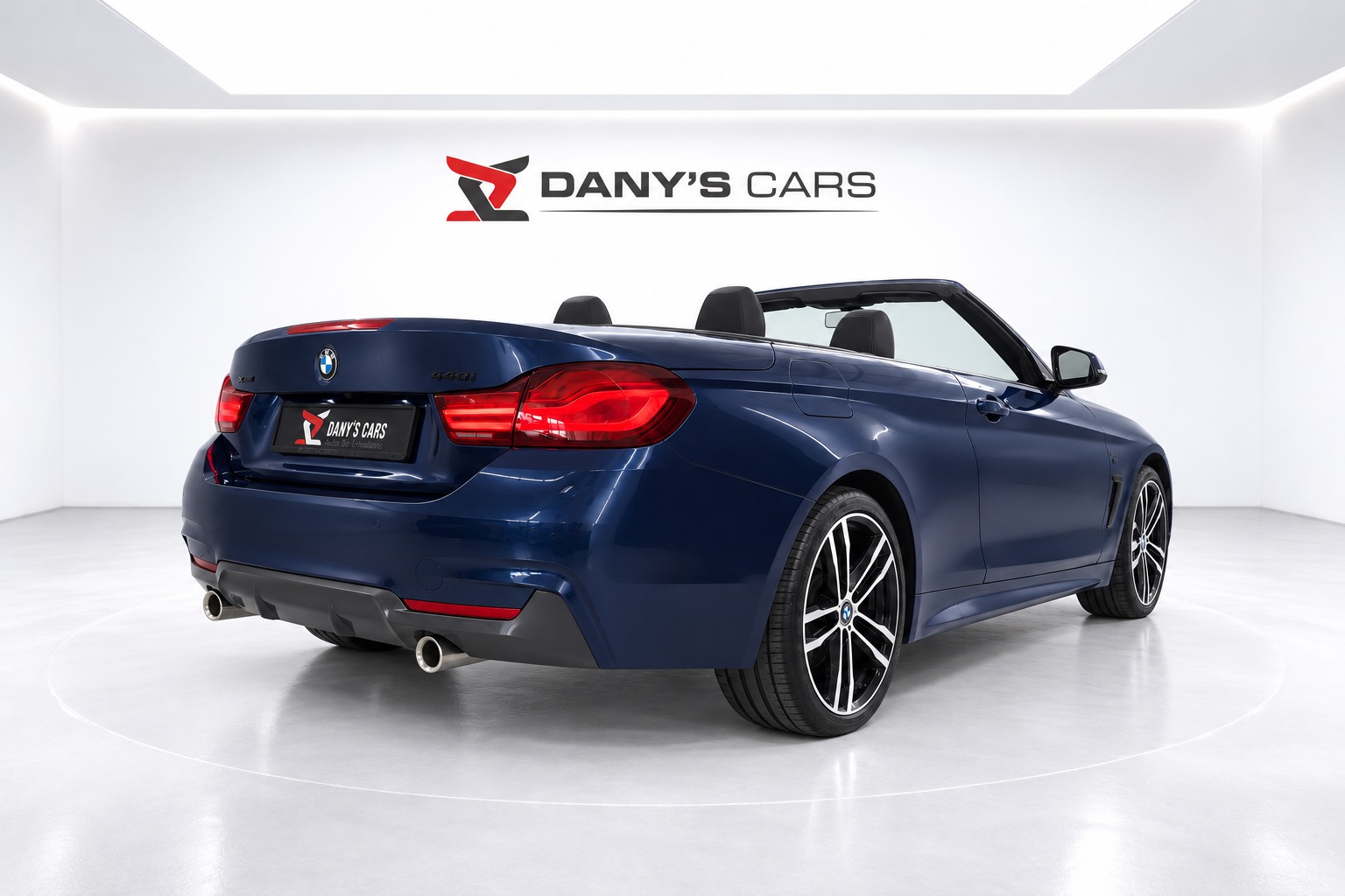 BMW 440i xDrive M-Sport Cabrio Individual-showroom-element-3