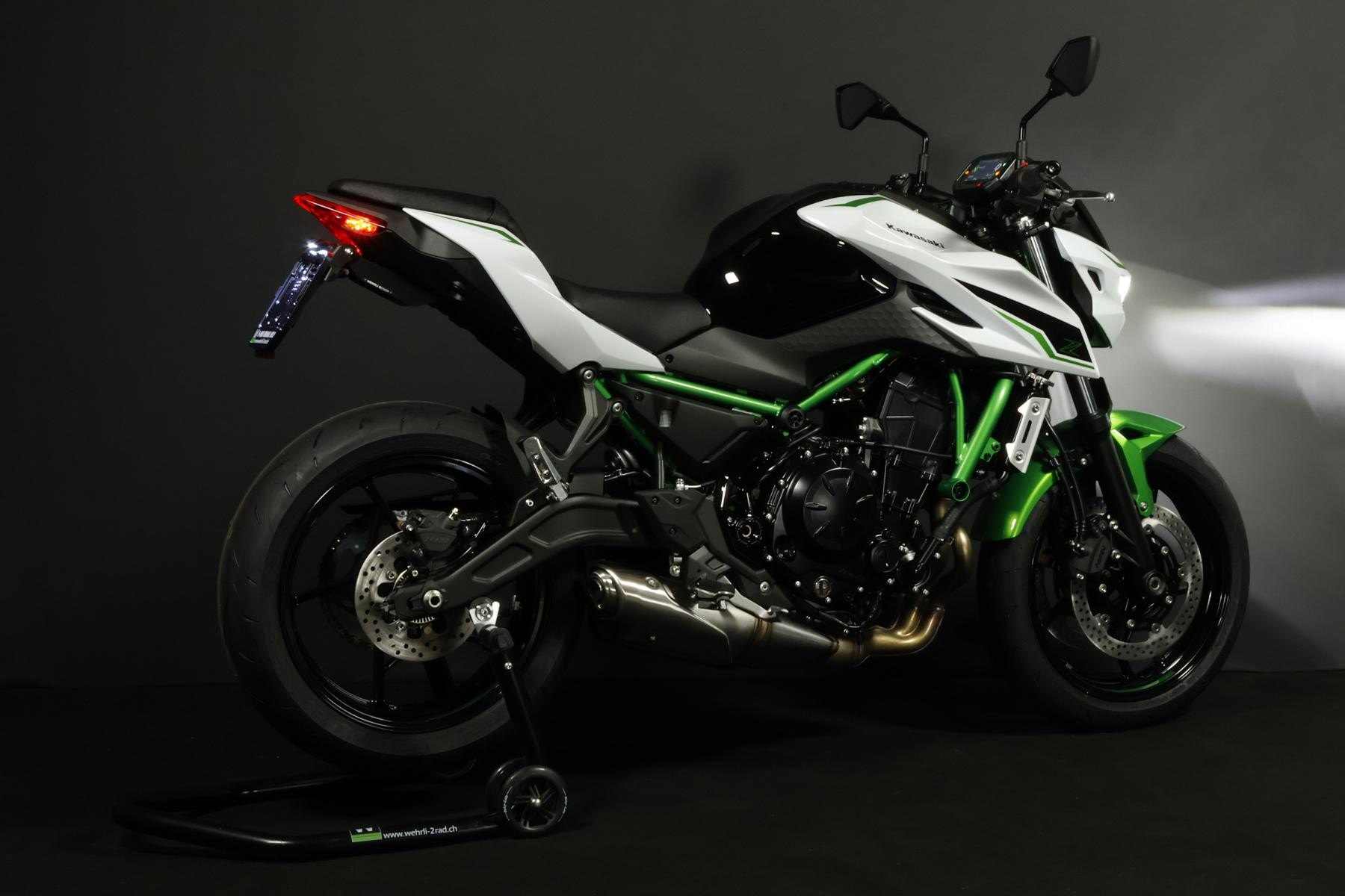 KAWASAKI Z 650 S (50/35 KW) Level 1-image-11
