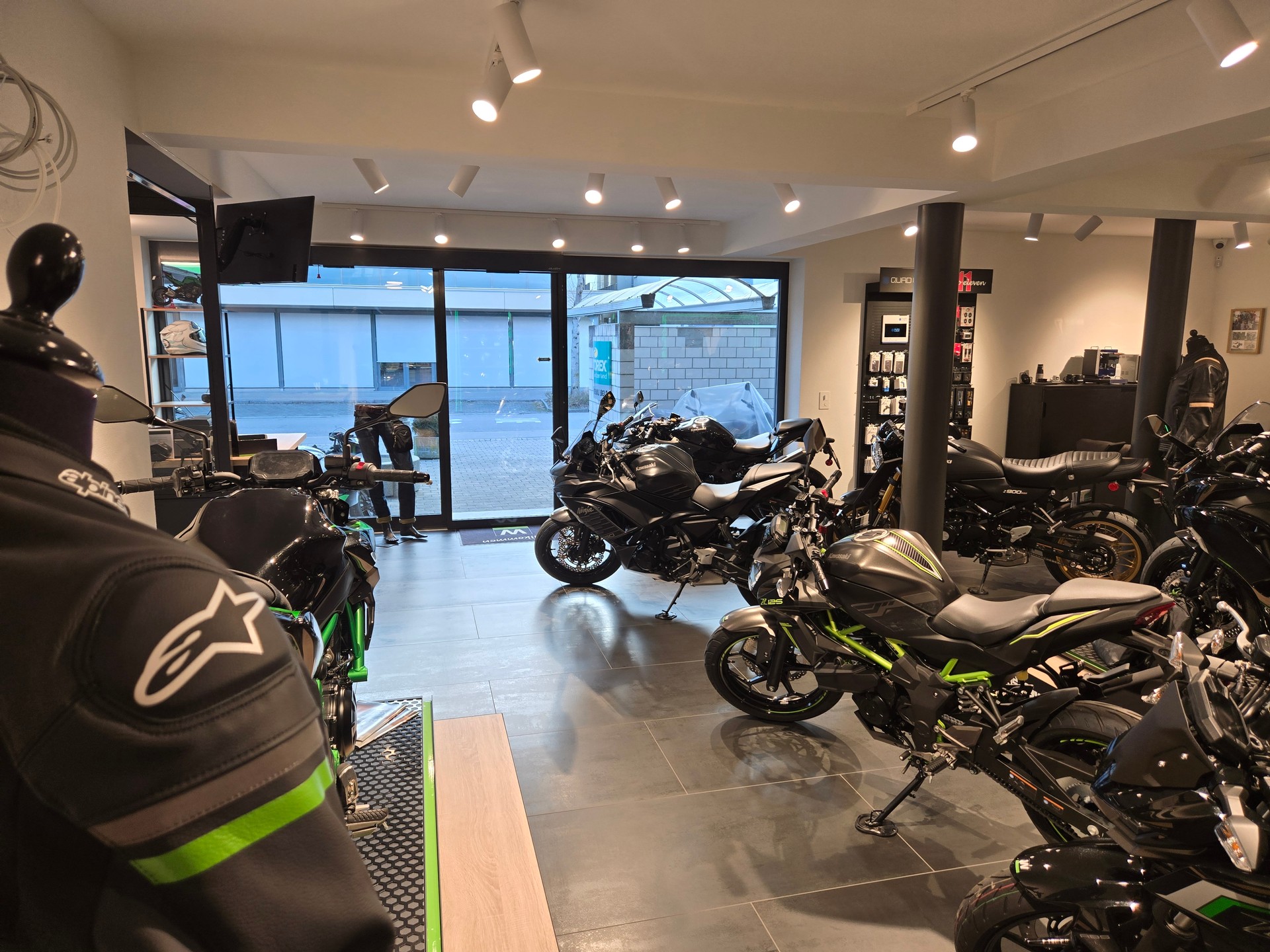KAWASAKI Z 650 S (50/35 KW) Level 1-image-14