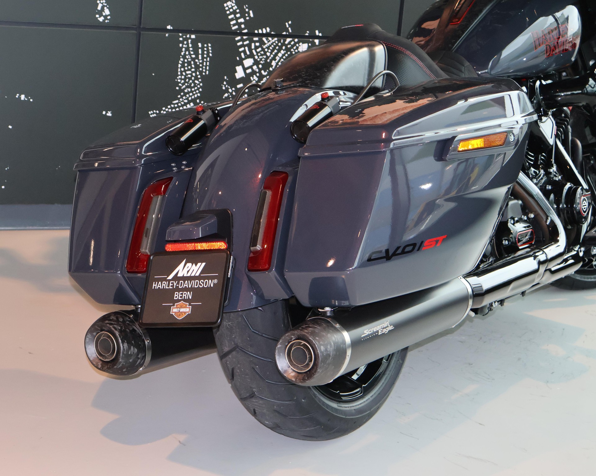 HARLEY-DAVIDSON FLHXSTSE CVO Street Glide ST-image-9