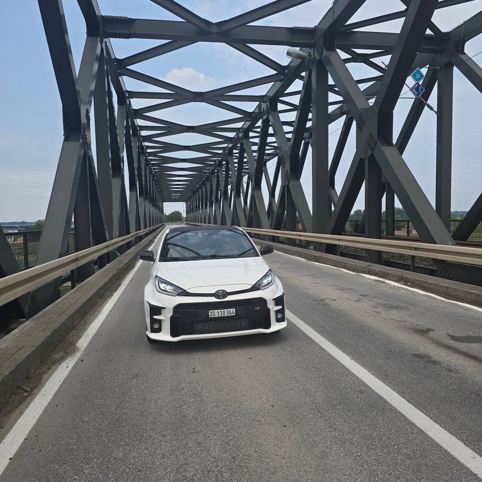 TOYOTA Yaris 1.6 GR Sport-image-6