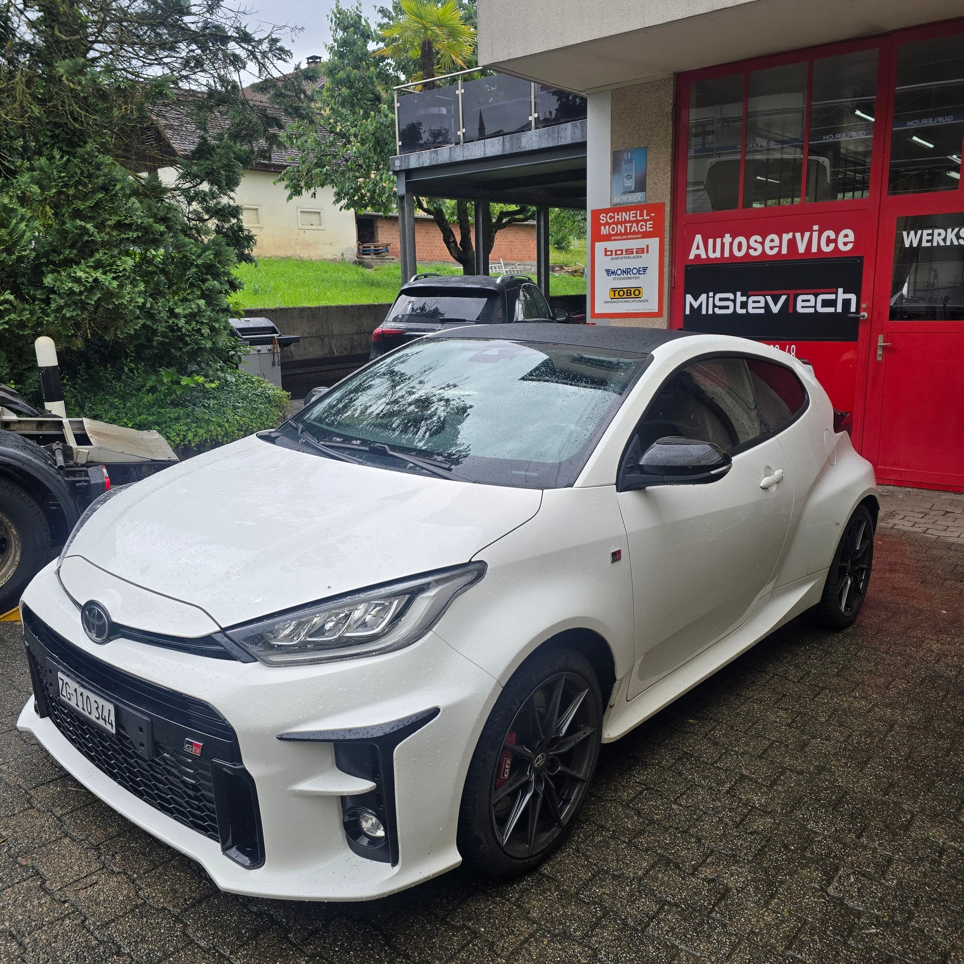 TOYOTA Yaris 1.6 GR Sport-image-1