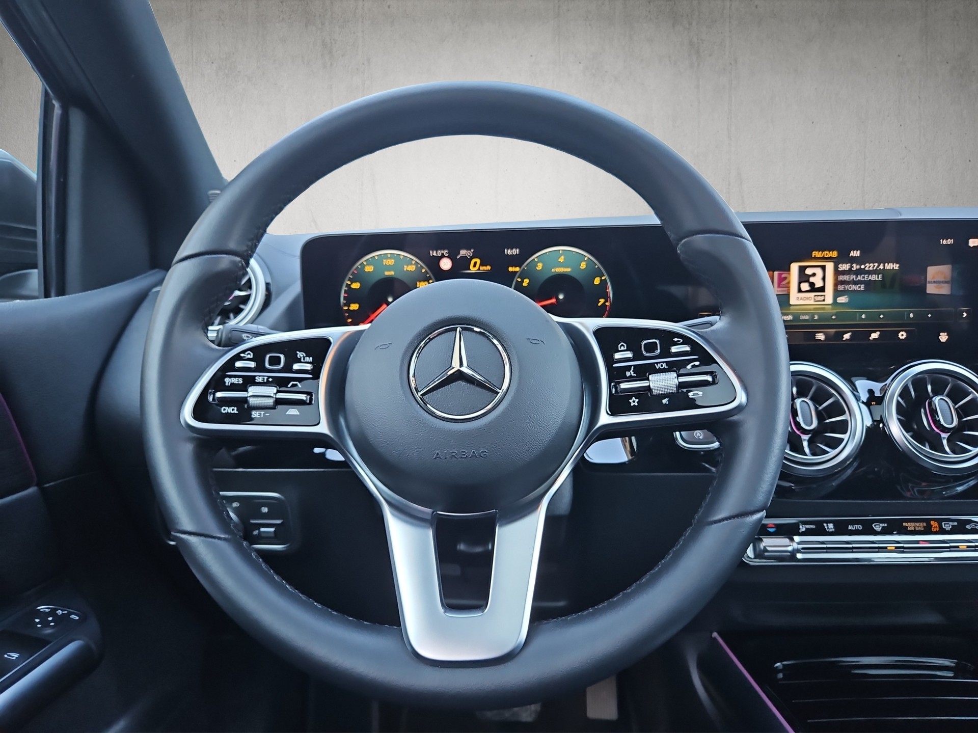MERCEDES-BENZ B 200 Progressive-image-14