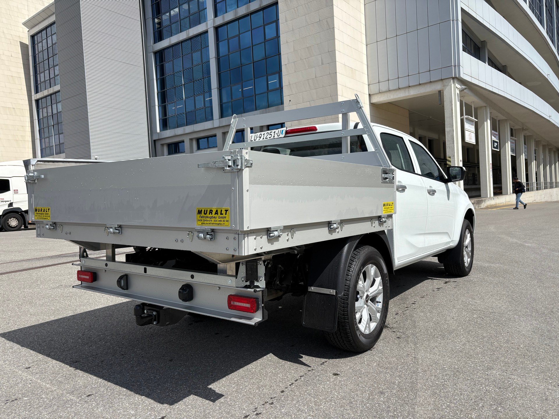 ISUZU D-MAX 1.9 CrewCab N60BB 4x4 ALUBRÜCKE-image-4