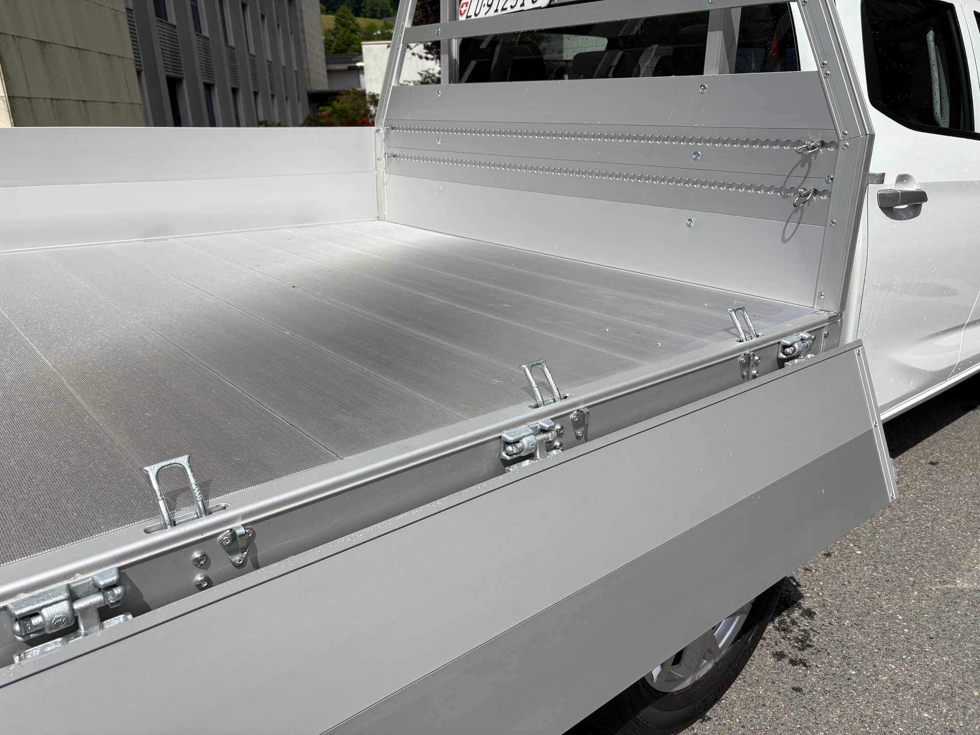 ISUZU D-MAX 1.9 CrewCab N60BB 4x4 ALUBRÜCKE-image-8